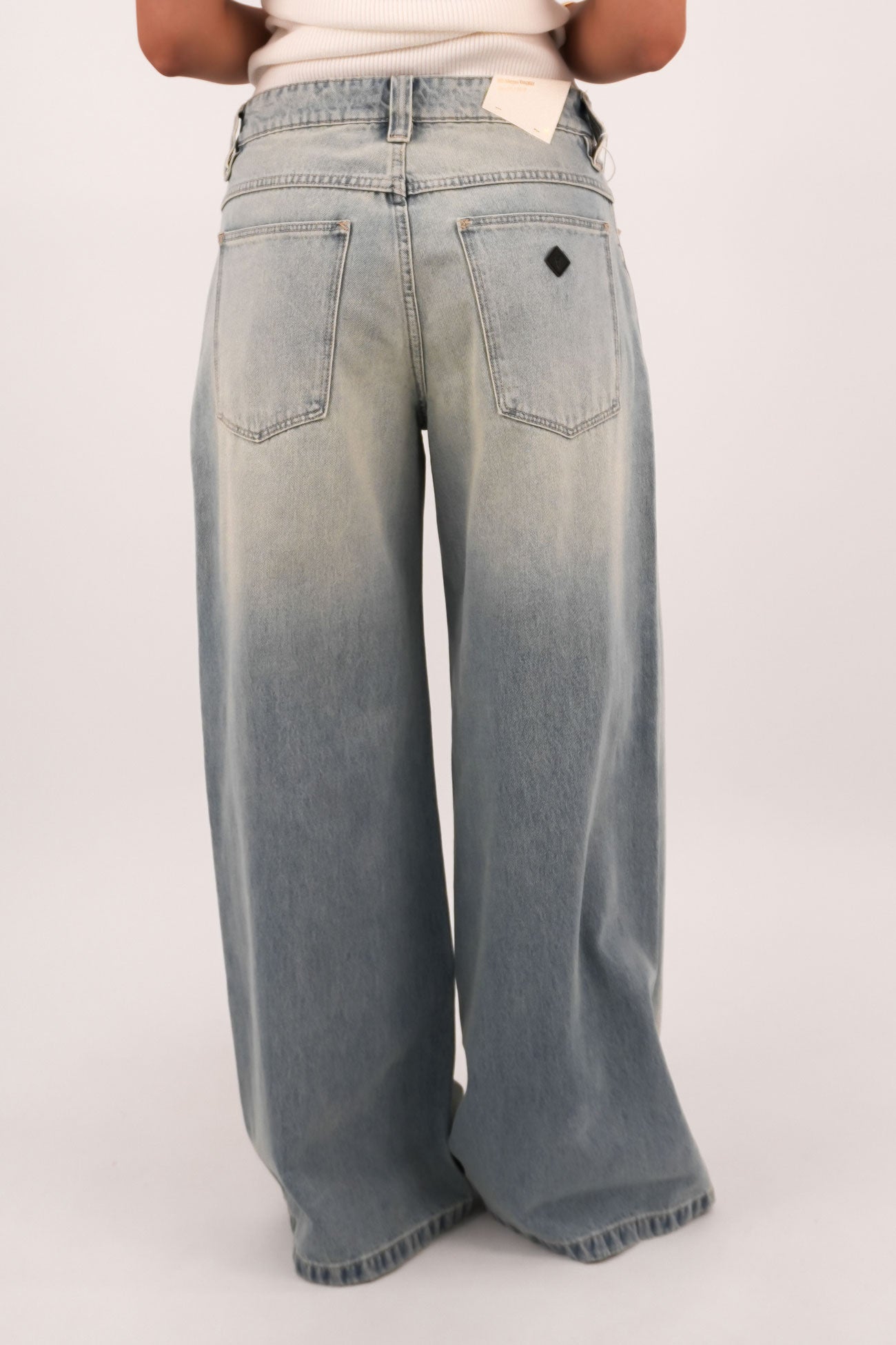 A 99 Mega Baggy Jean Brittany