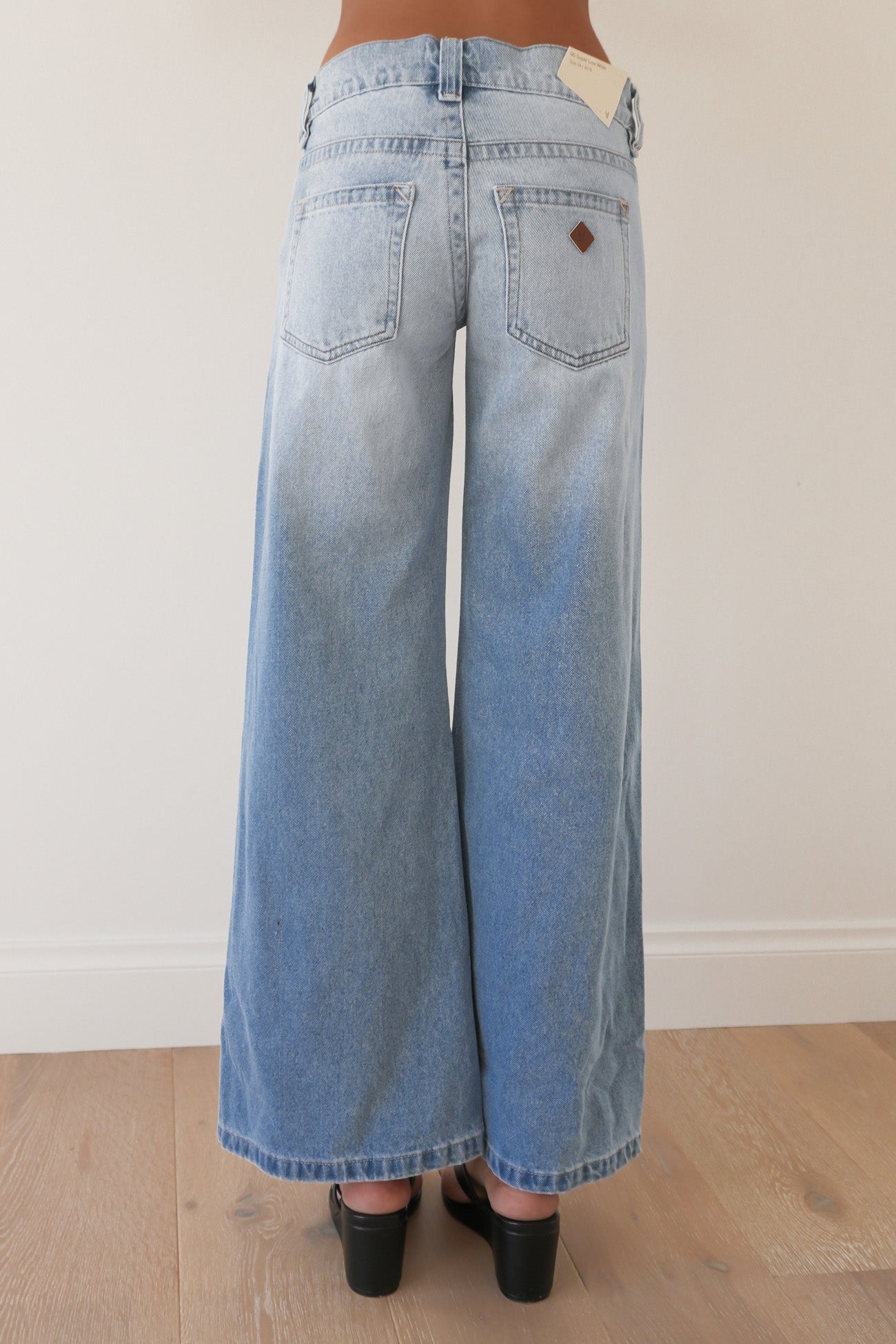 A 00 Super Low & Wide Jean Kaia Worn