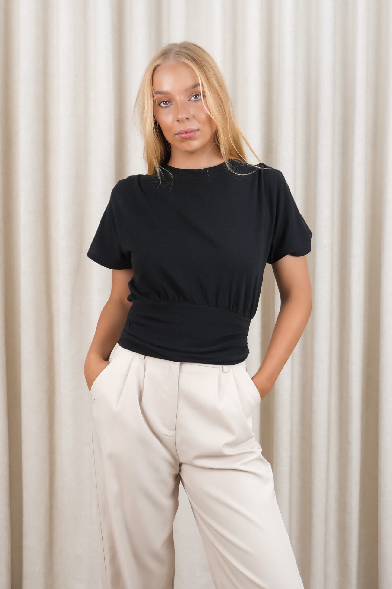 AAE Halle Tee Black