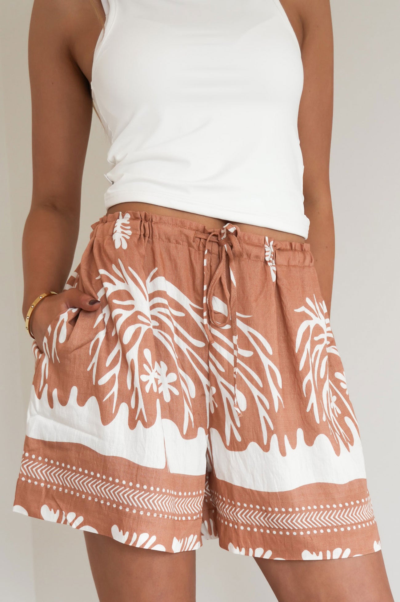 Avery Short Terracotta Palm