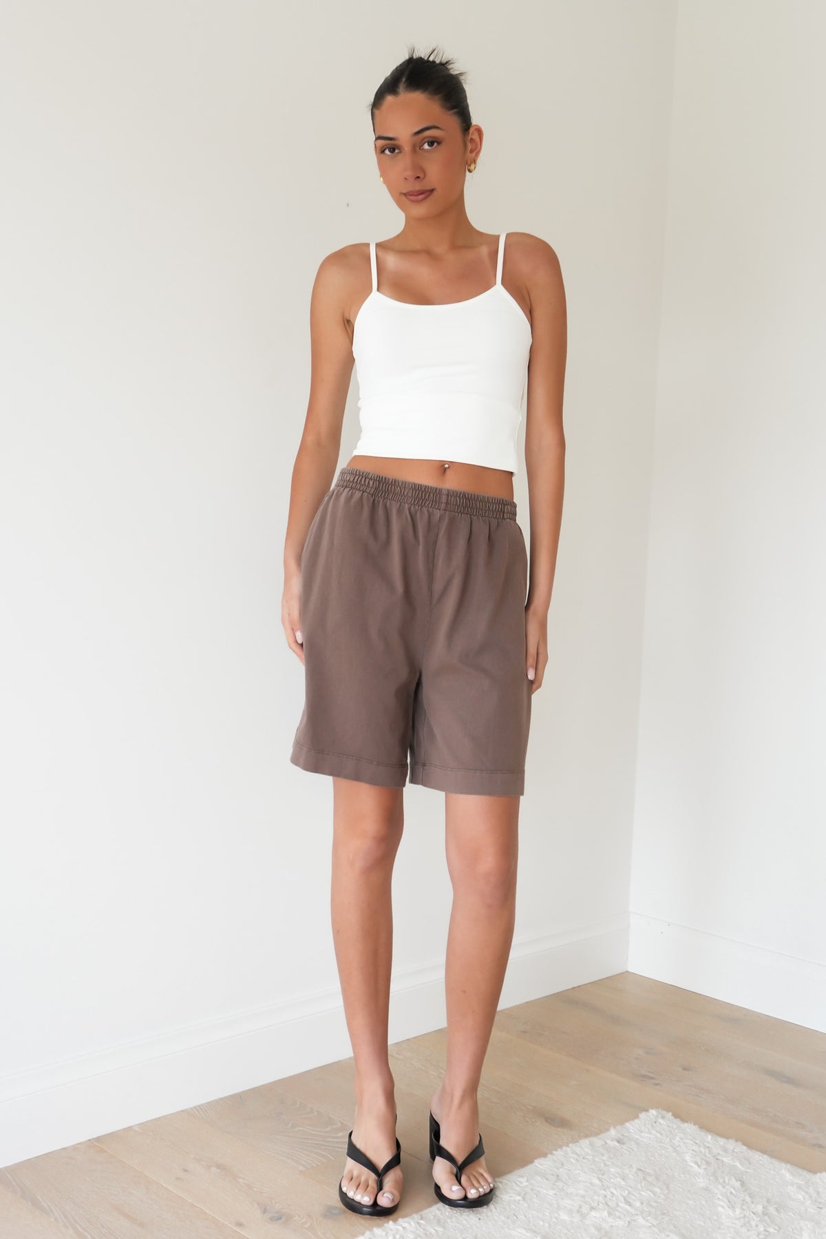 Basics Short Walnut