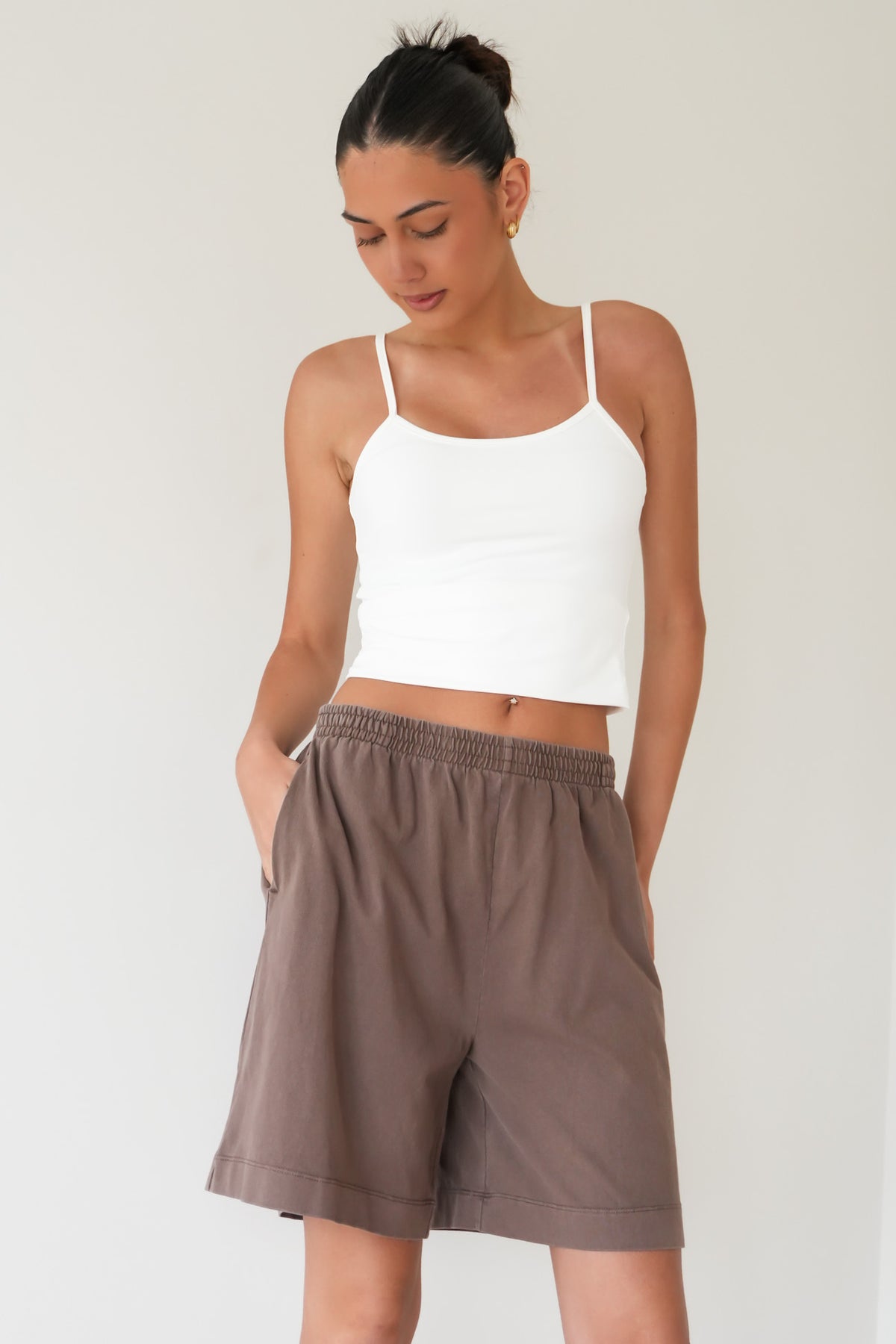 Basics Short Walnut