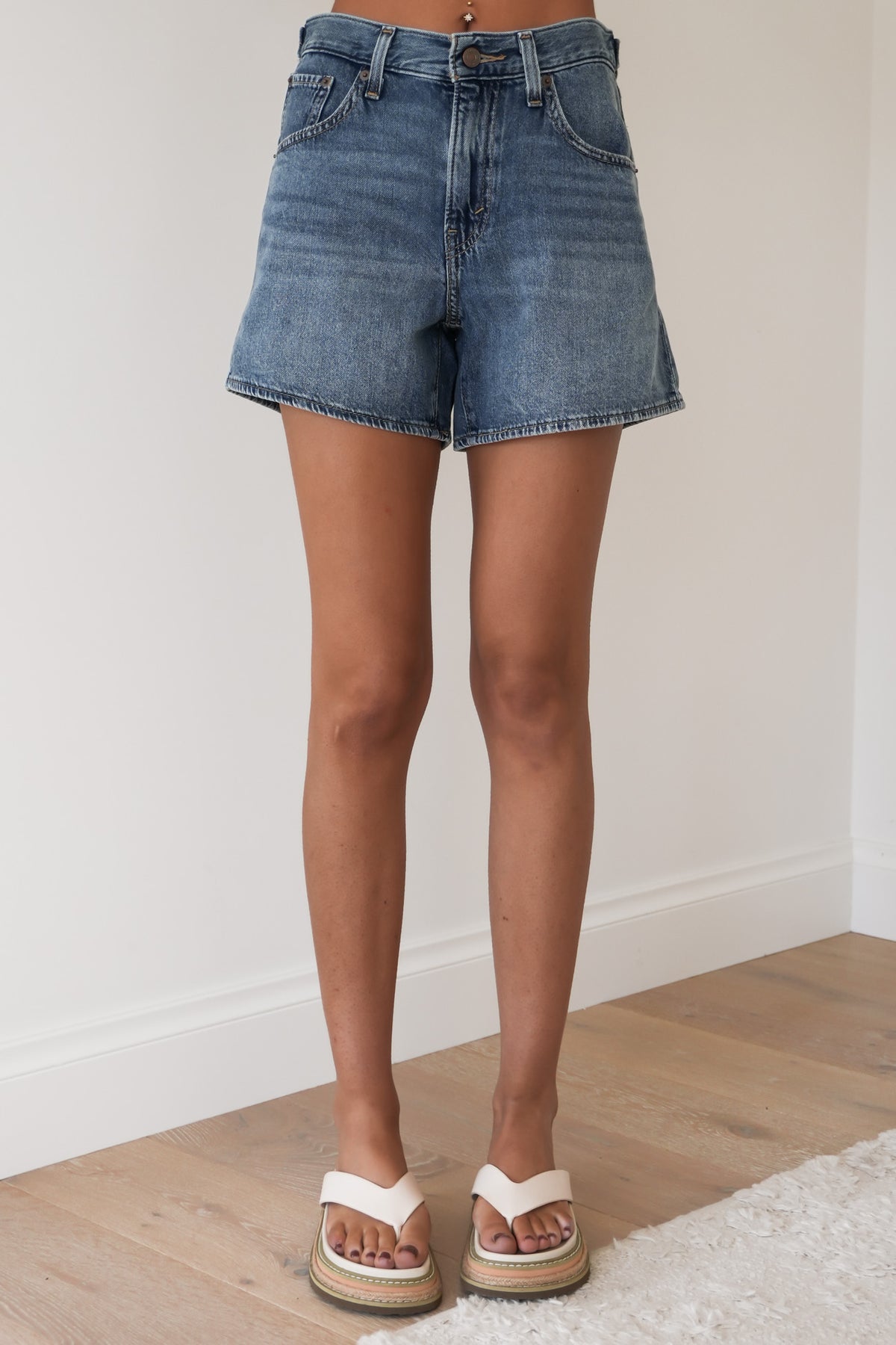 Cinch Mid Thigh Short Lift Up