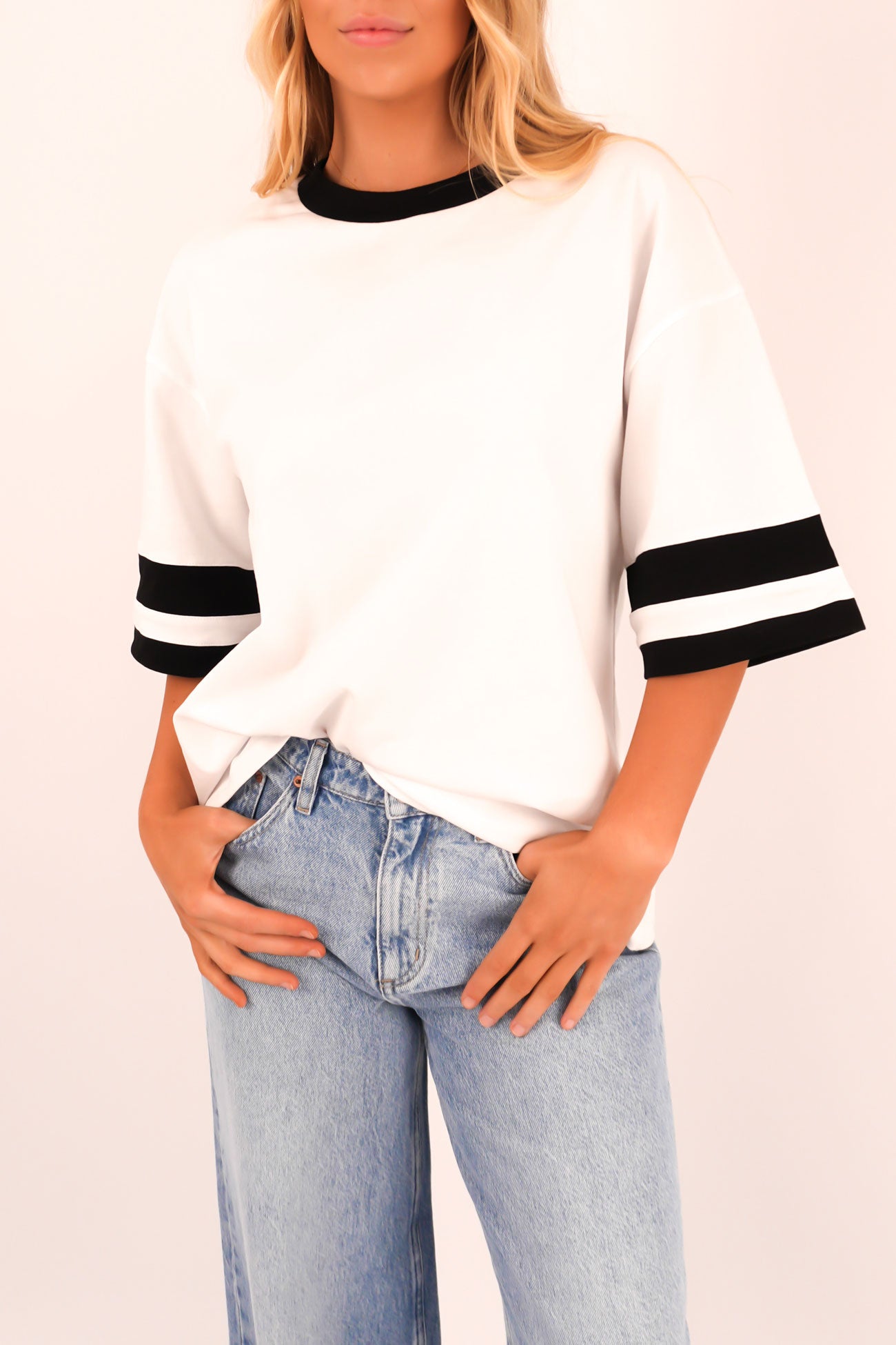 Della Tee White Black