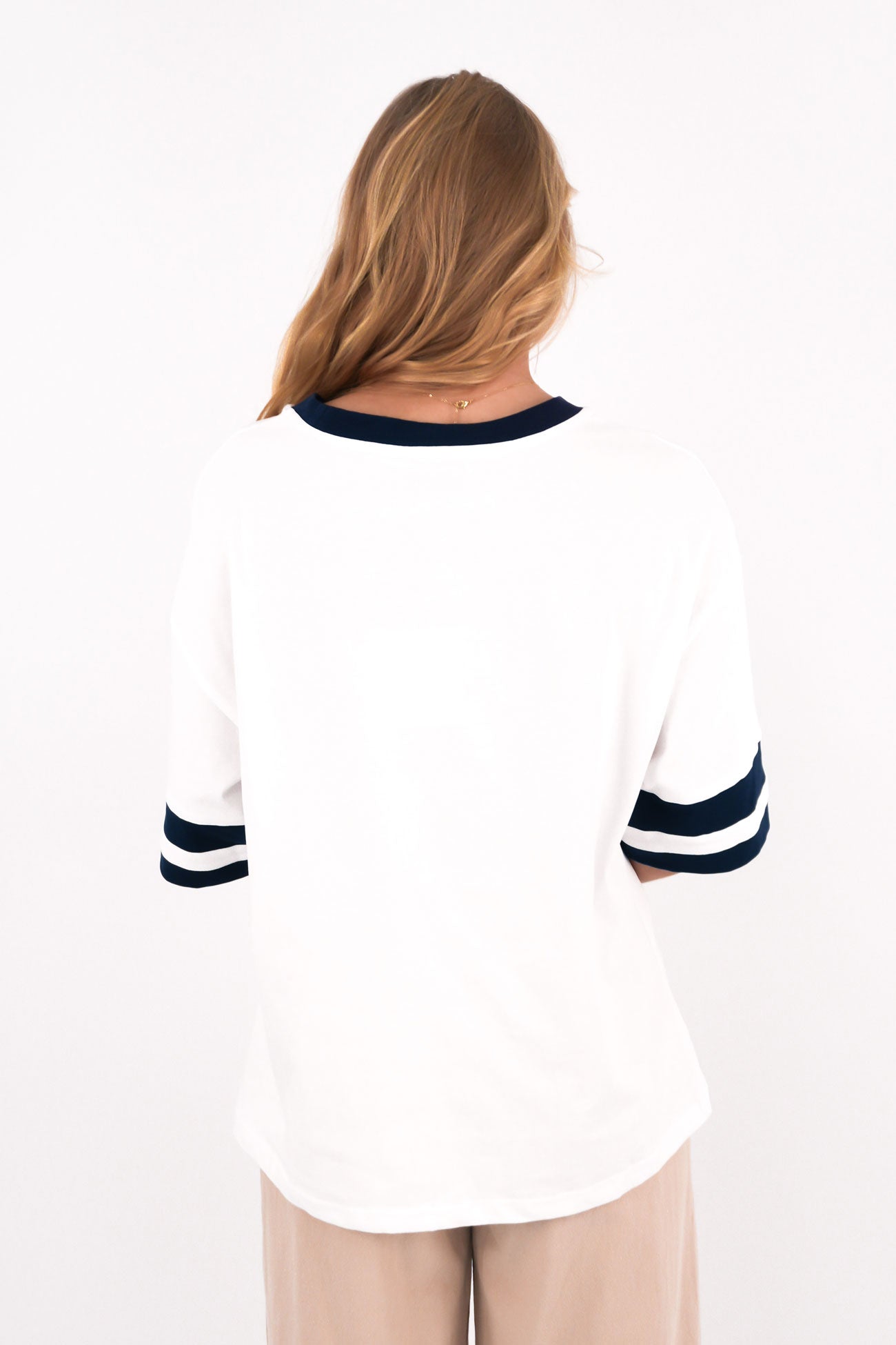 Della Tee White Navy