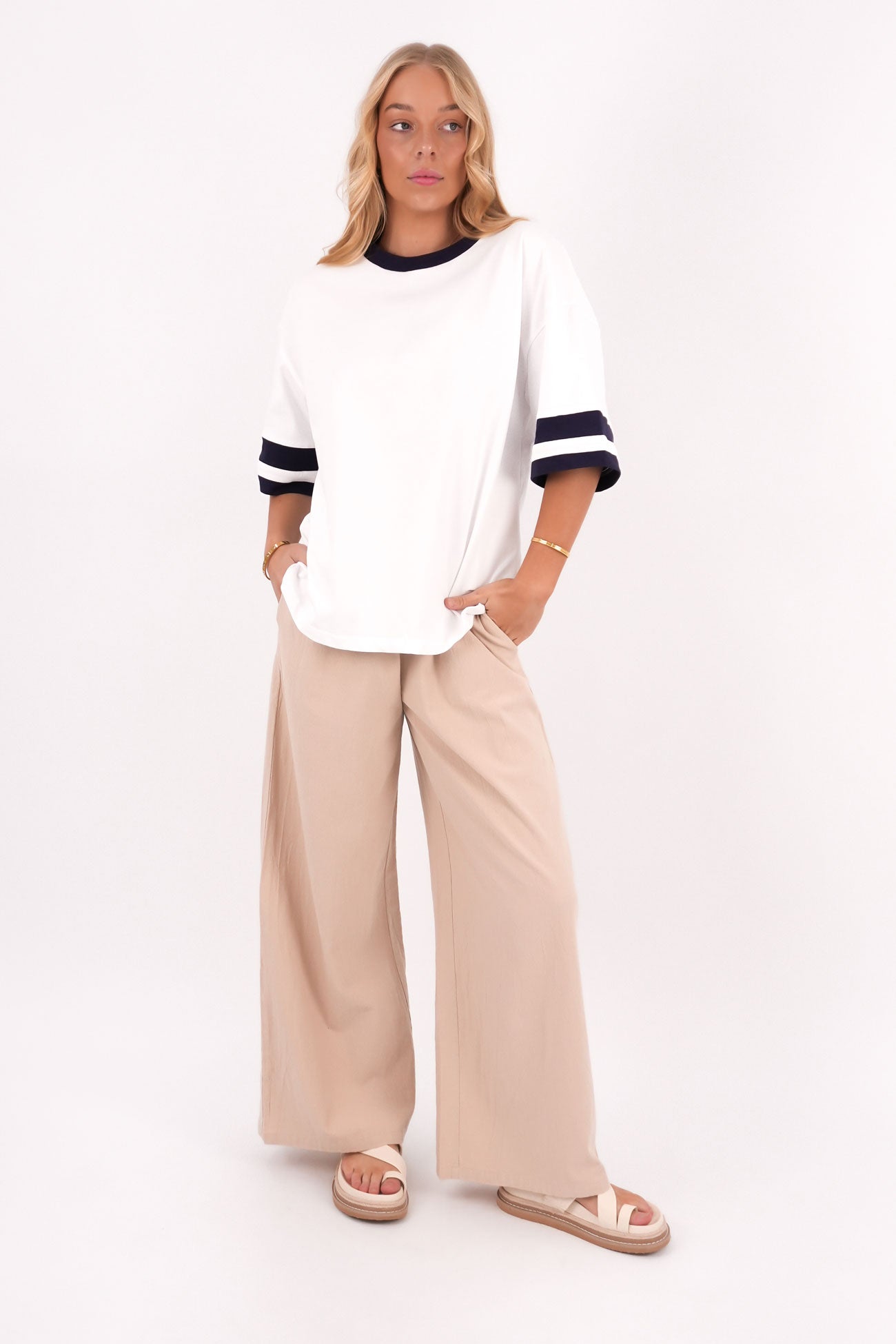 Della Tee White Navy