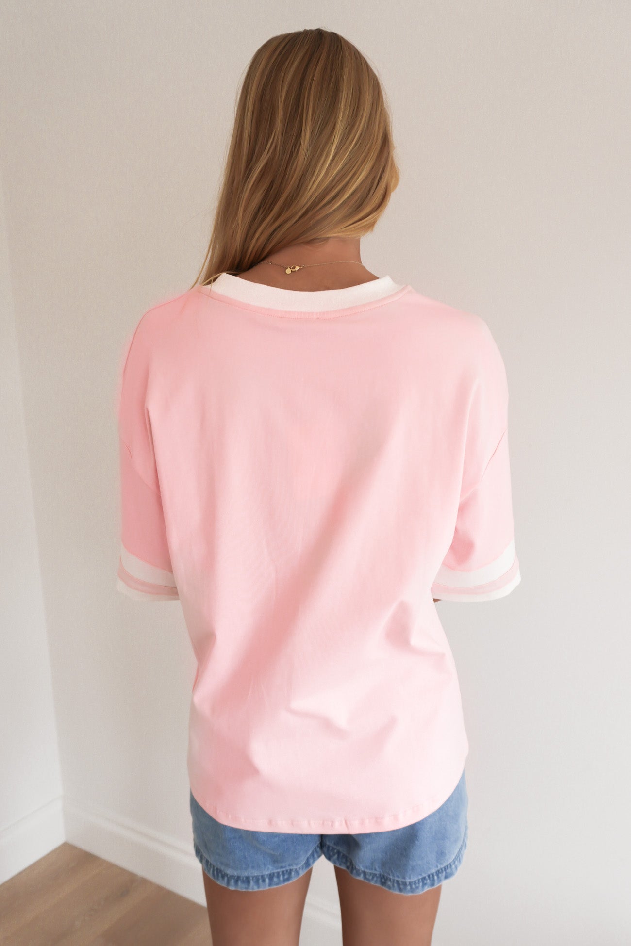 Della Tee Pink White