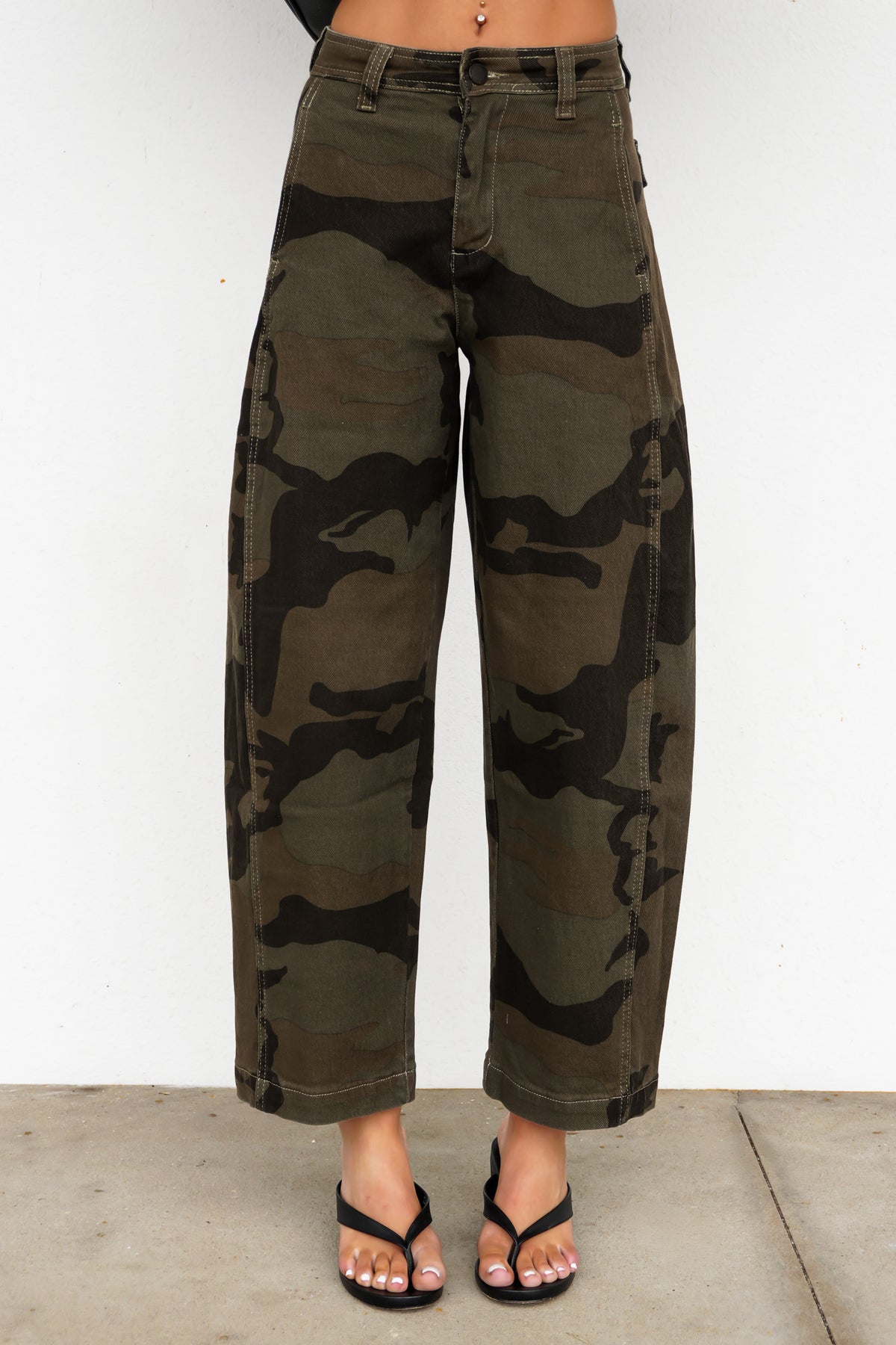 Ingrid Barrel Jean Camo
