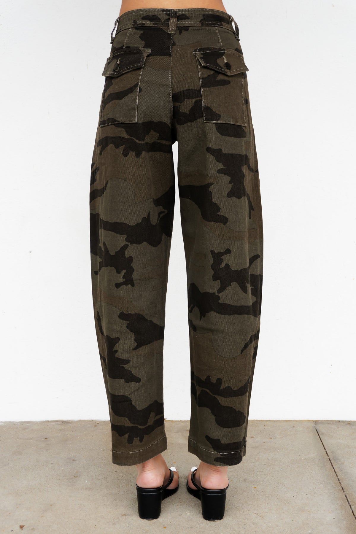 Ingrid Barrel Jean Camo