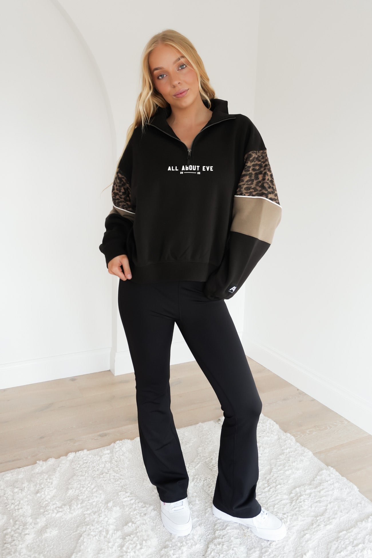 Into The Wild 1/4 Zip Black