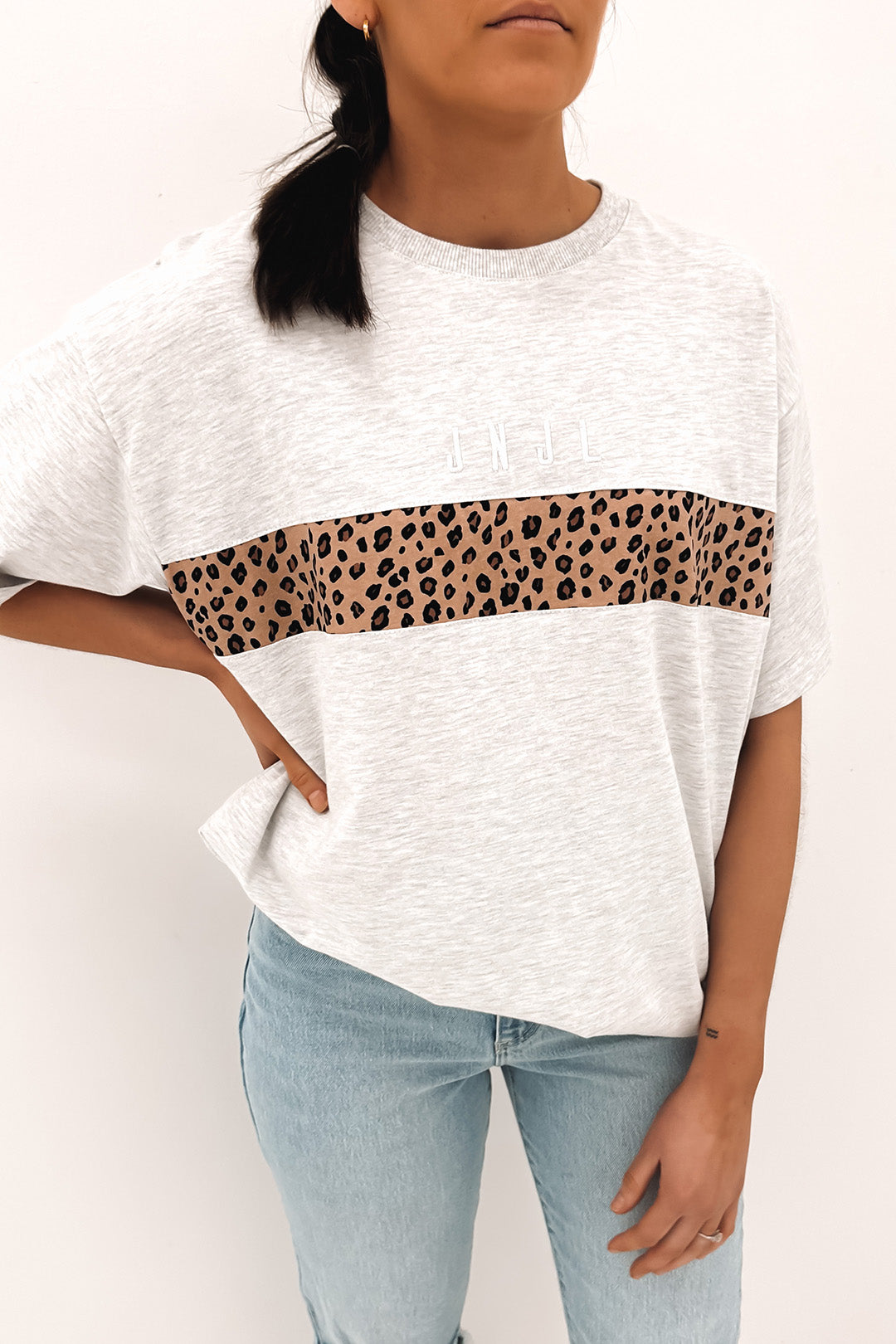 JNJL Leopard Panel Tee Snow Marle