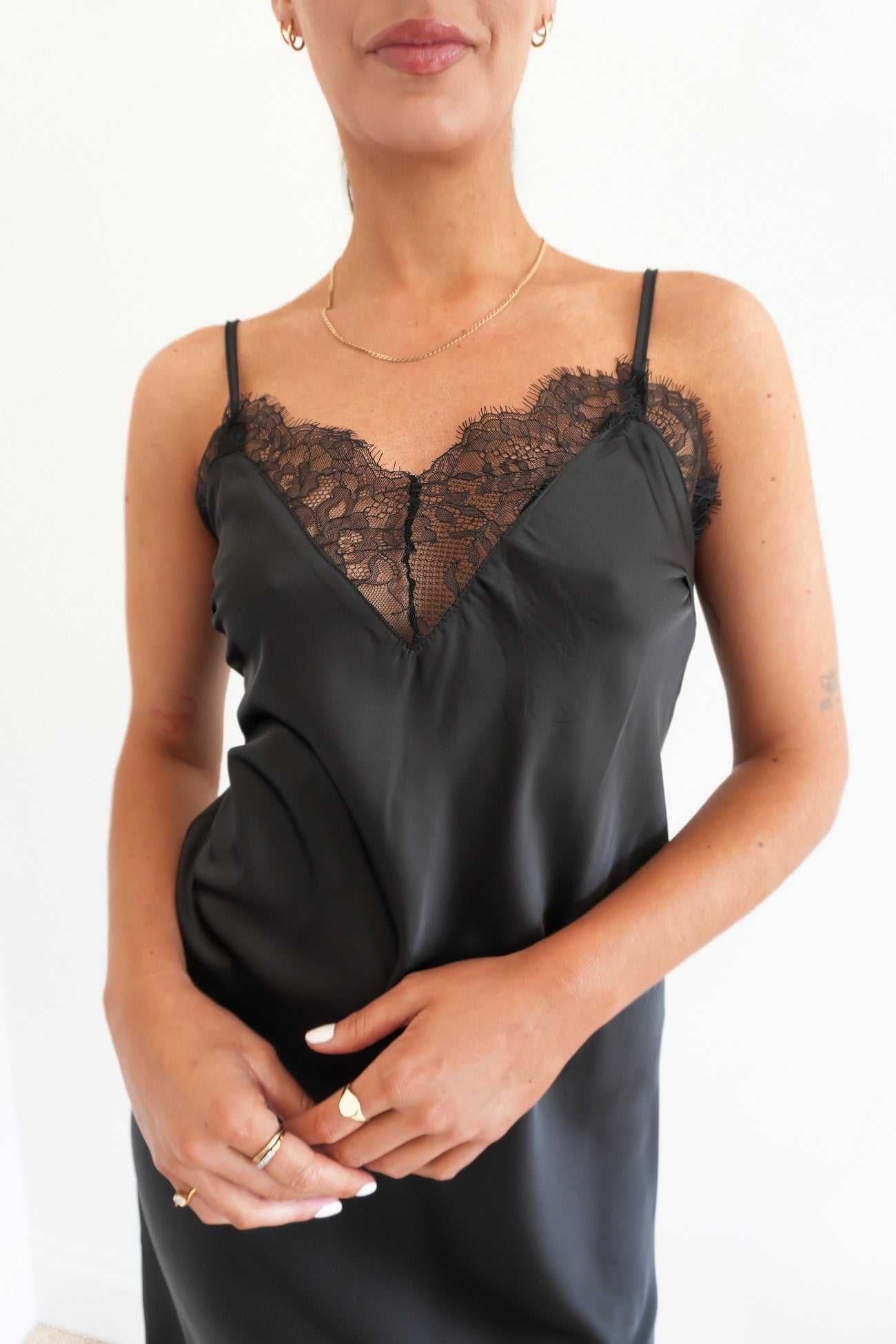 Jenna Lace Midi Dress Black