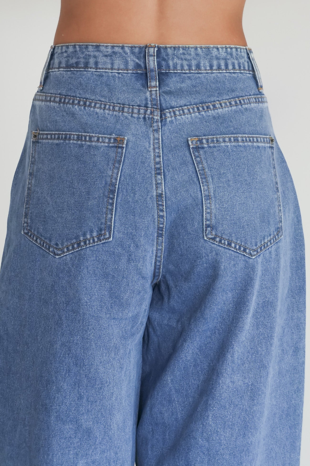 Krista Barrel Jean Mid Wash