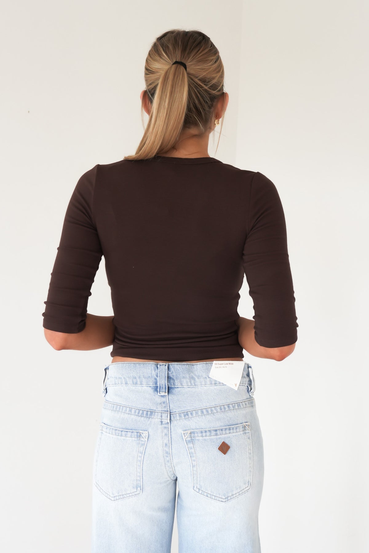 Luxe Rib Vee Quarter Sleeve Top Chocolate