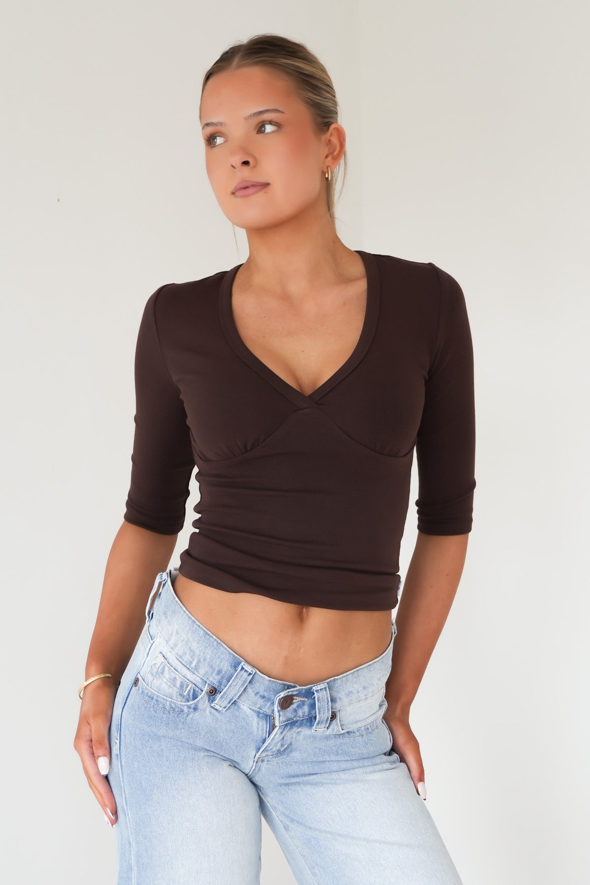 Luxe Rib Vee Quarter Sleeve Top Chocolate