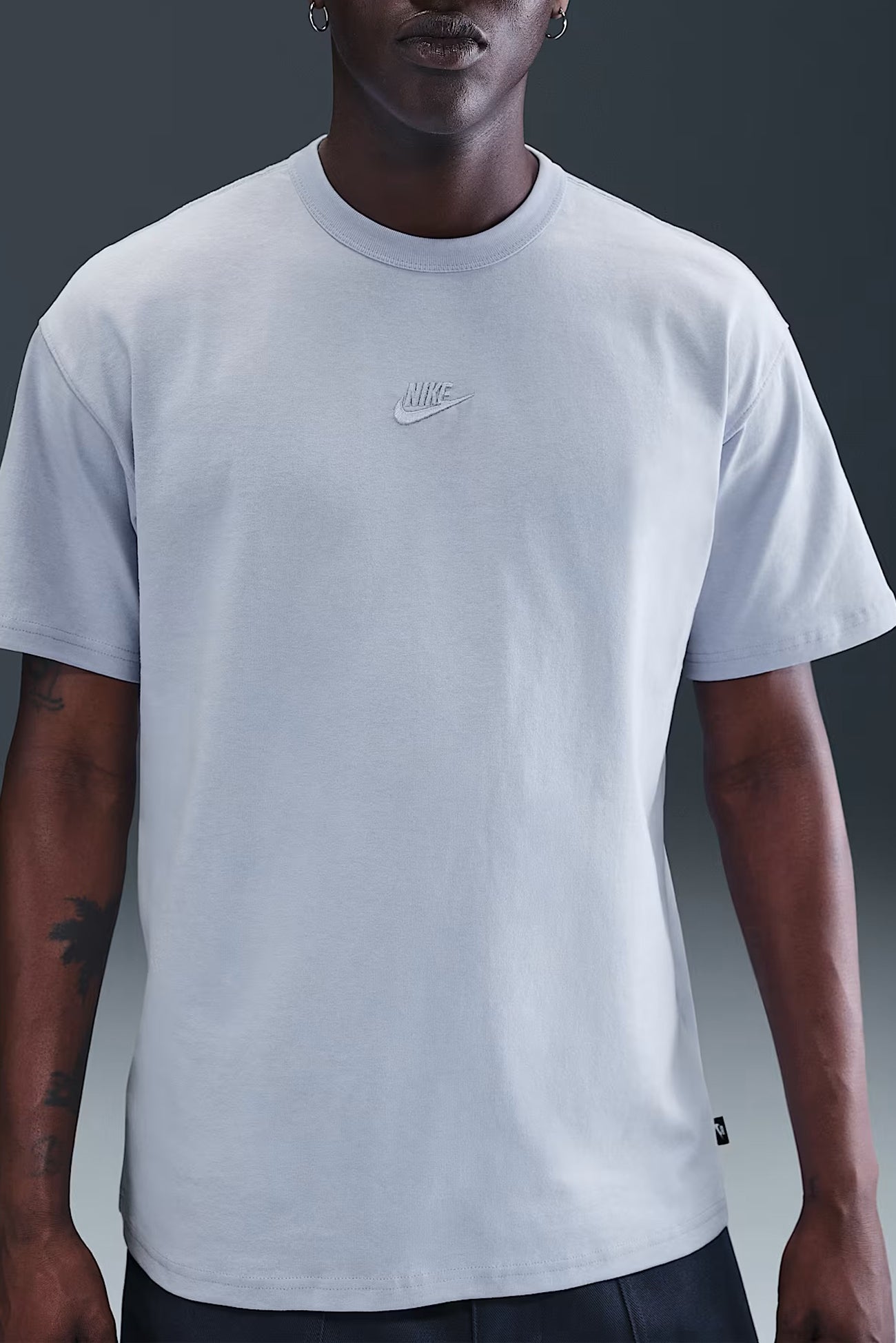 Nike-Sportswear-Premium-Essentials-Tee-Ghostjpg