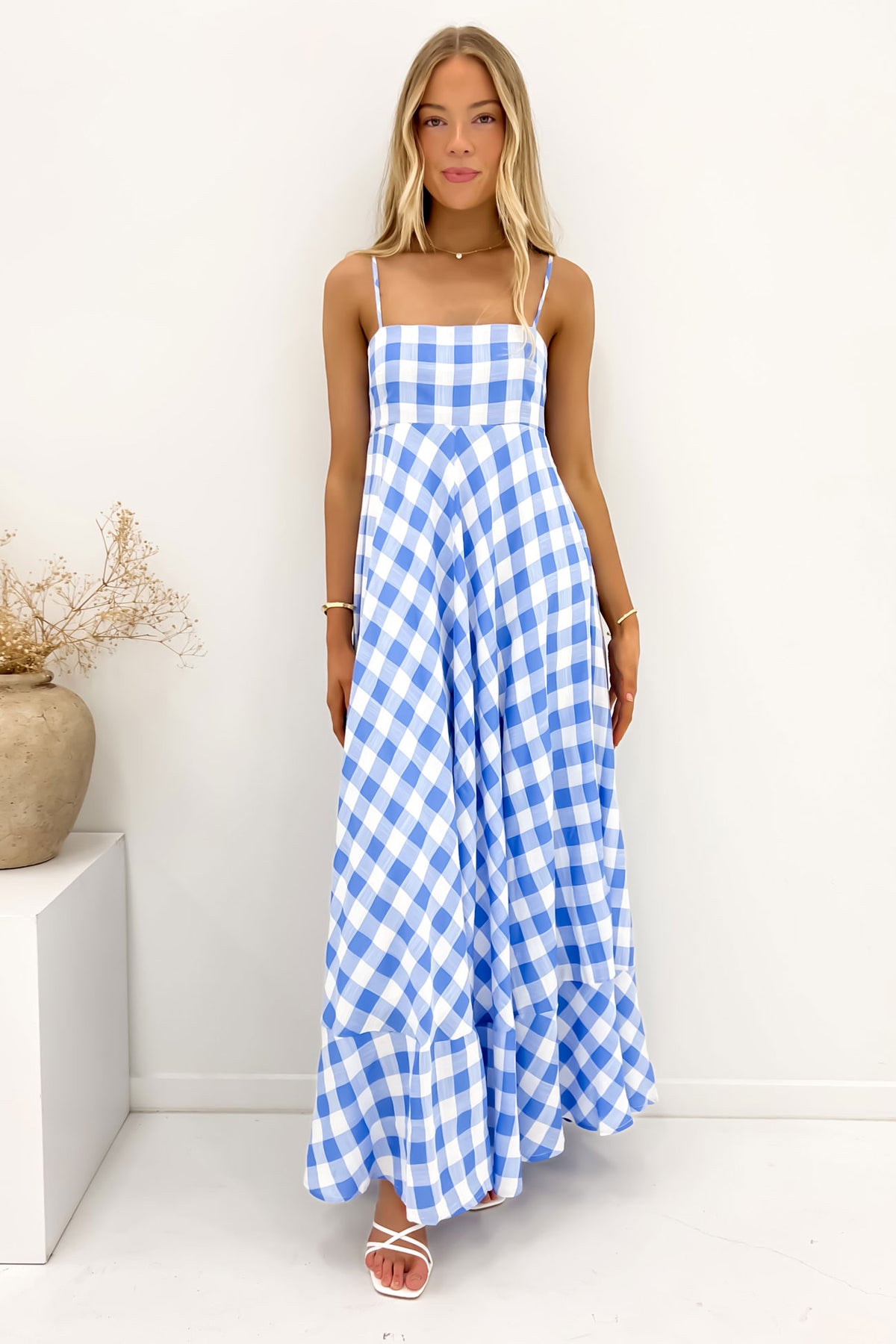 raine maxi dress Blue Check pairs beautifully with an Joie_2024/11/19 30 Midi Dress Outfit Style:EE01981BK
