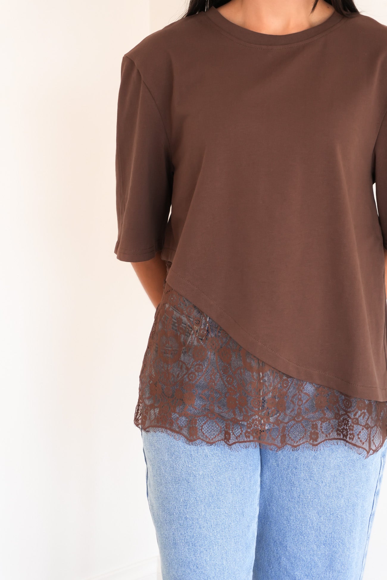 Tommi Lace Tee Chocolate