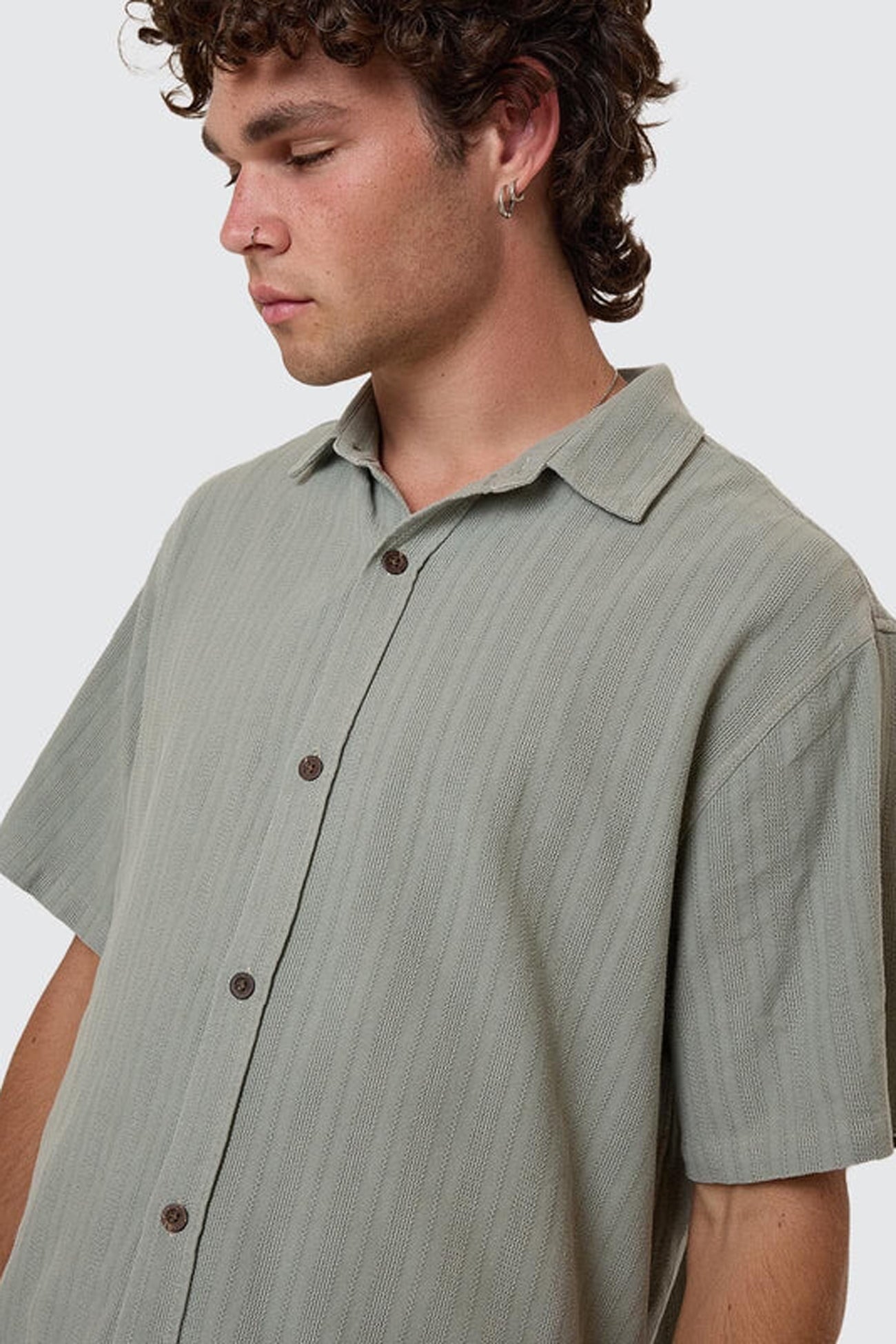Unhinged Short Sleeve Shirt Dirty Sage