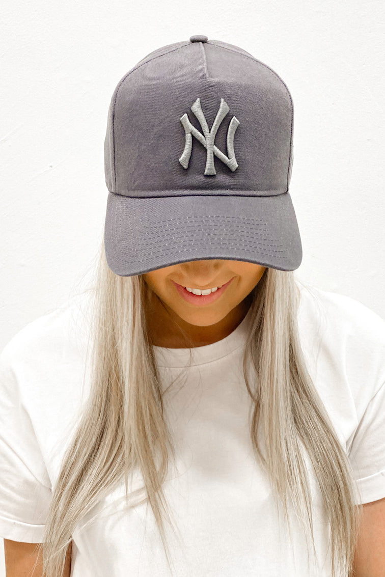 New York Yankees 9FORTY A-Frame Cloth Strap Tonal Dark Graphite