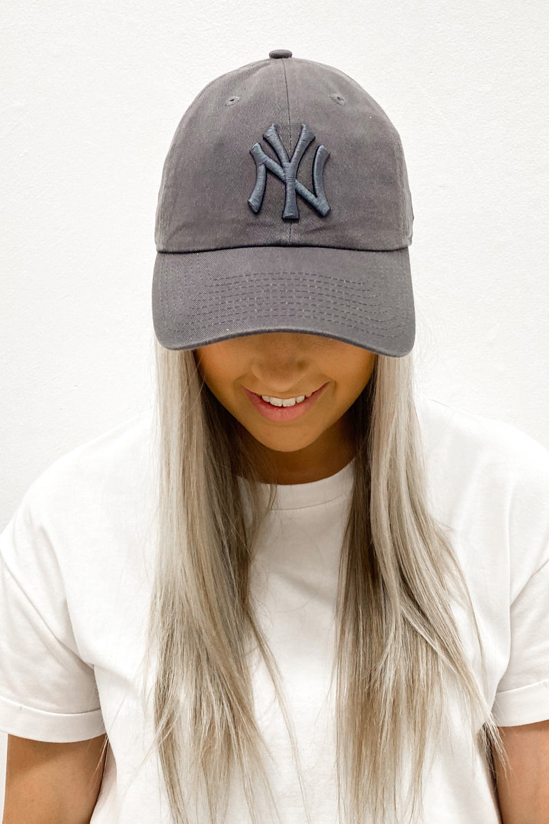 New York Yankees Cloth Strap Dark Graphite