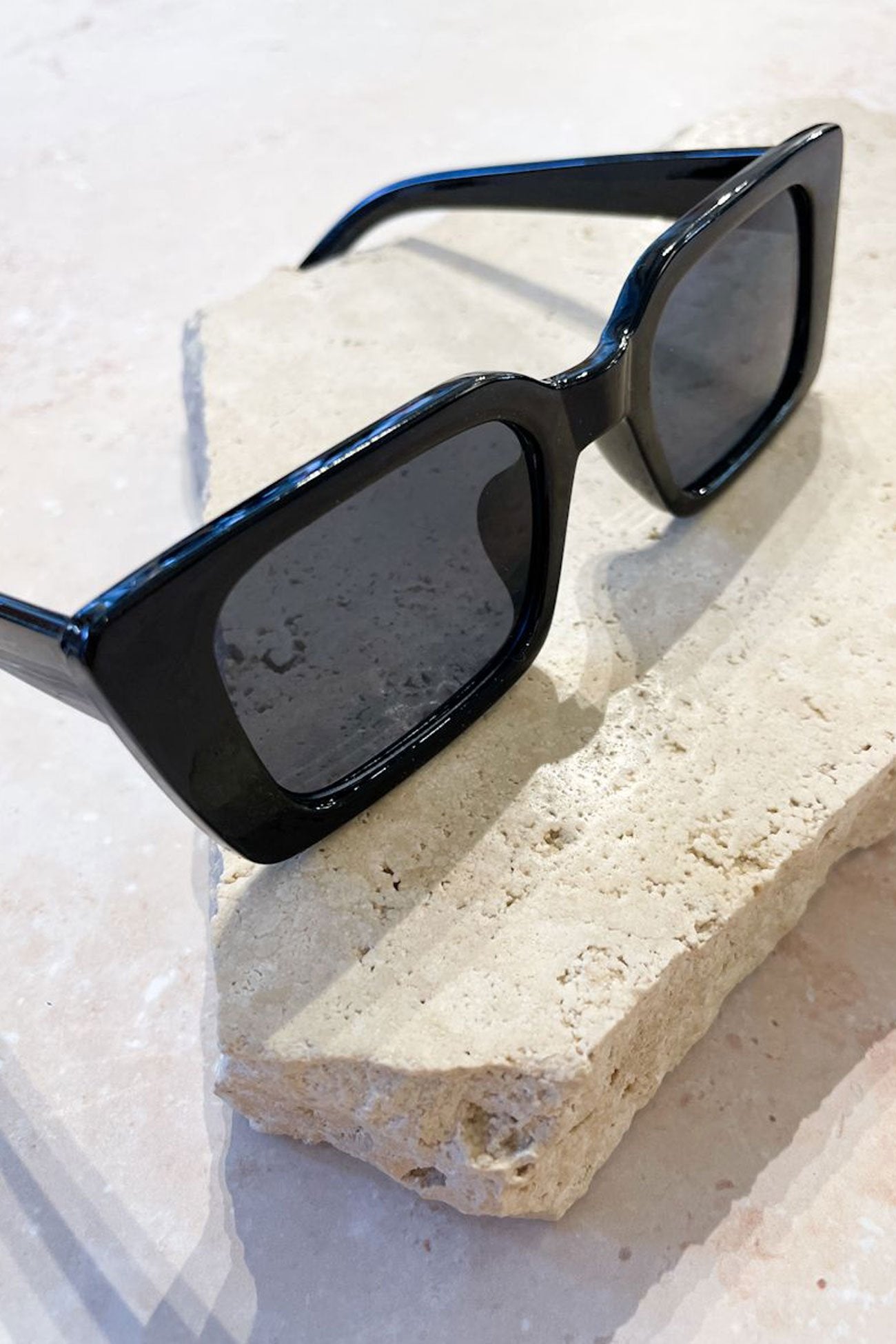 Seoni Sunglasses // Black