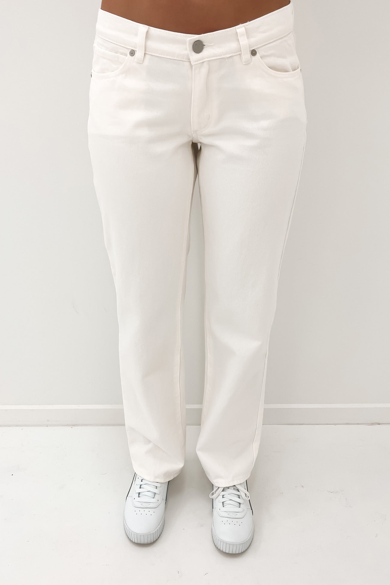 A 99 Low Straight Jean Washed White