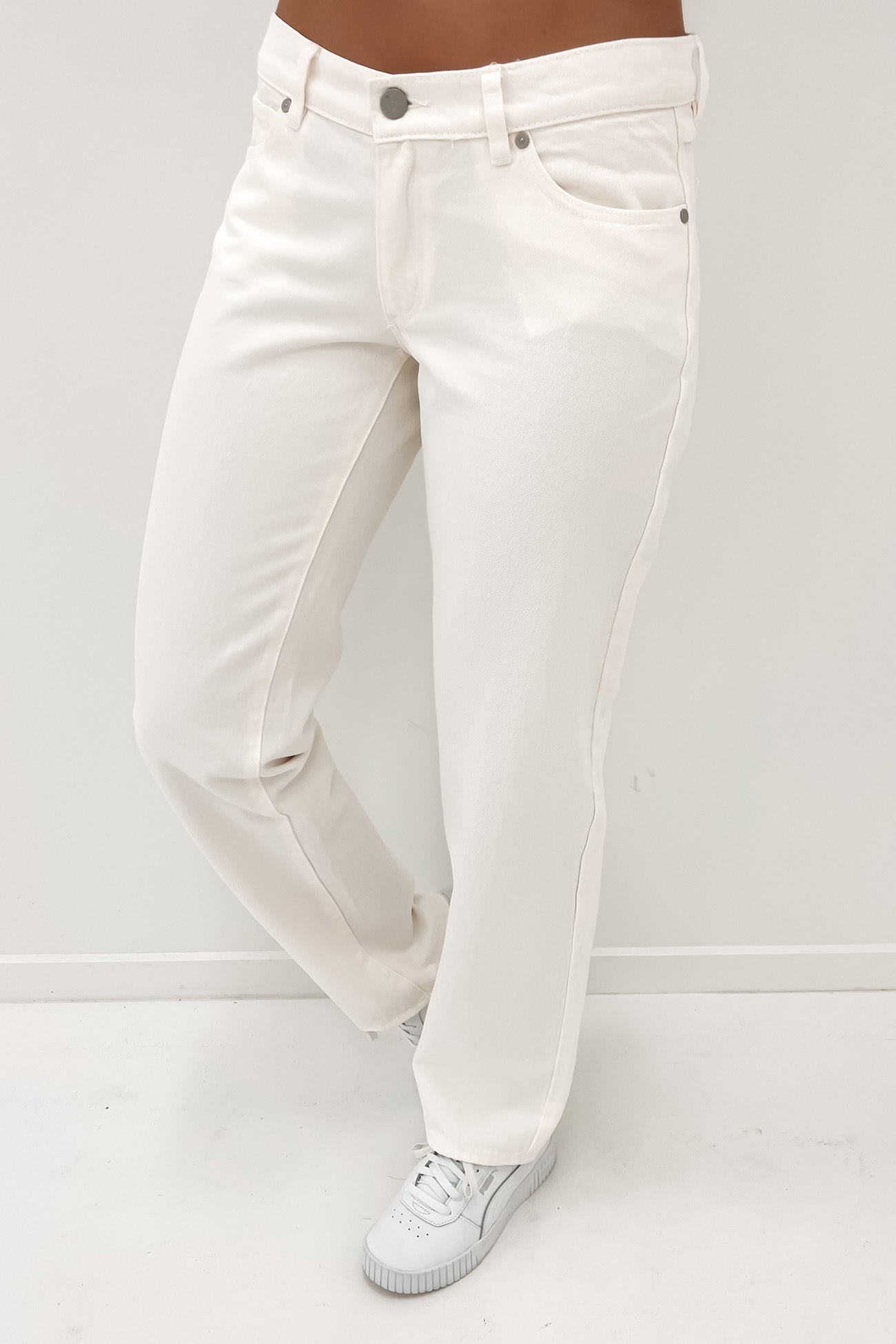 A 99 Low Straight Jean Washed White