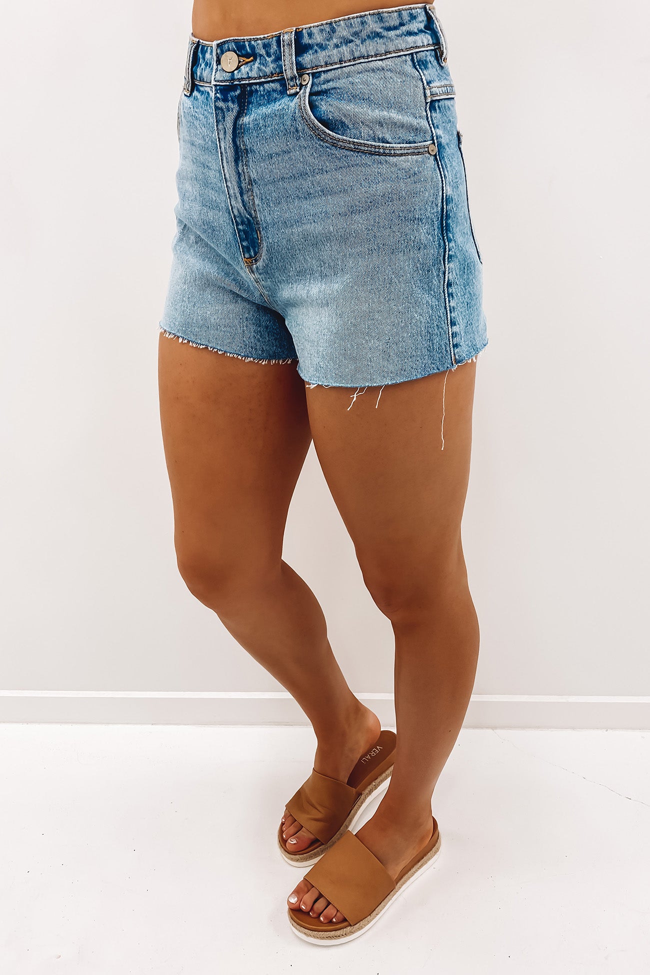 A High Relaxed Short Felicia