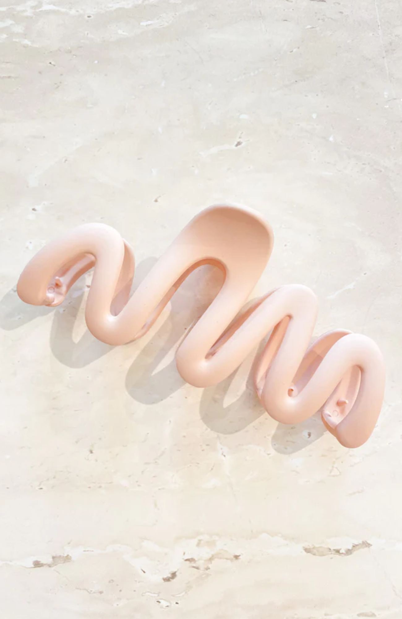 Lune Wavy Matte Claw Clip Pink