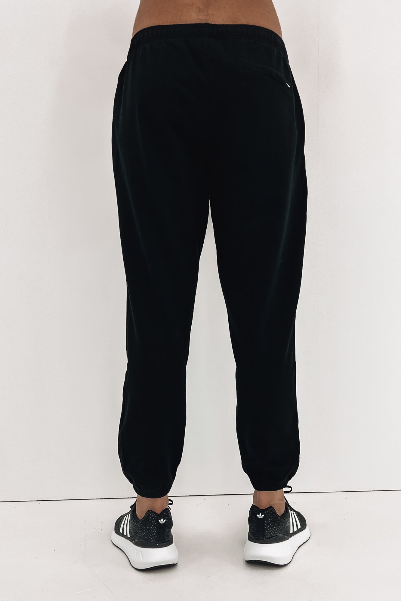 Essential Sweatpant Black