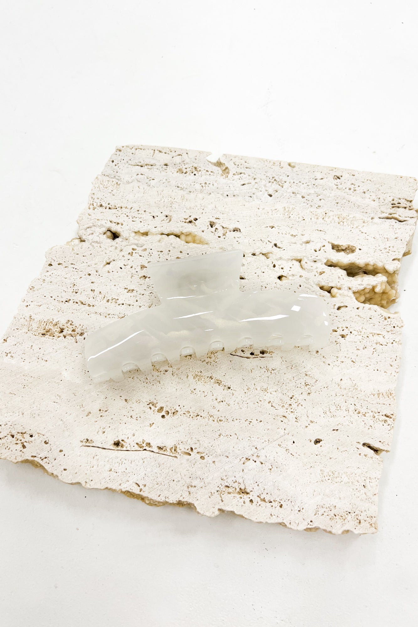 Jolene Claw Clip Ivory