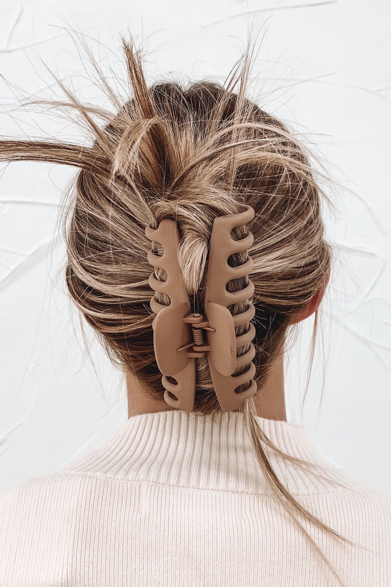 Regina Claw Clip Beige