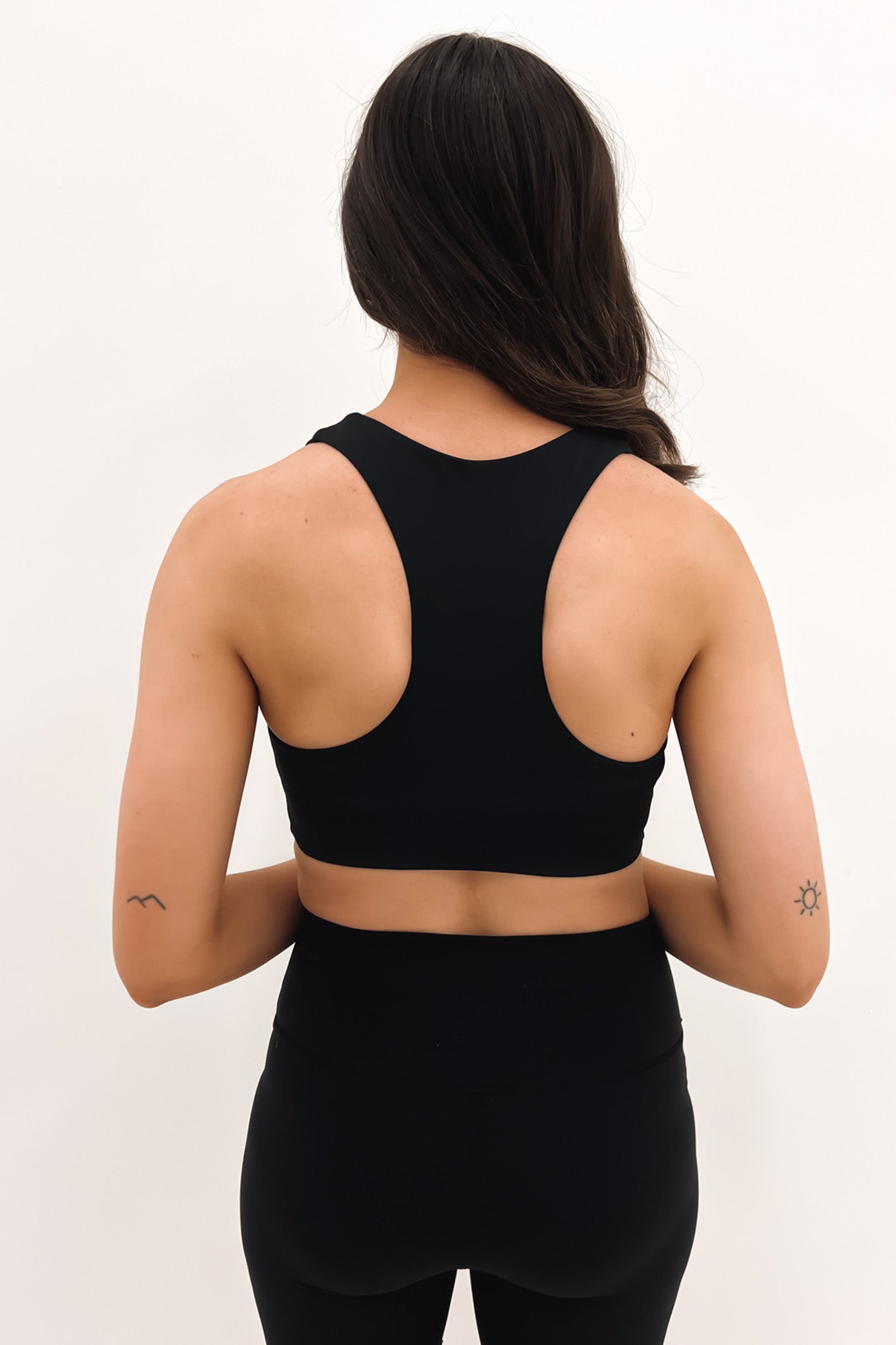 VA Essential Mid Support Bra Black