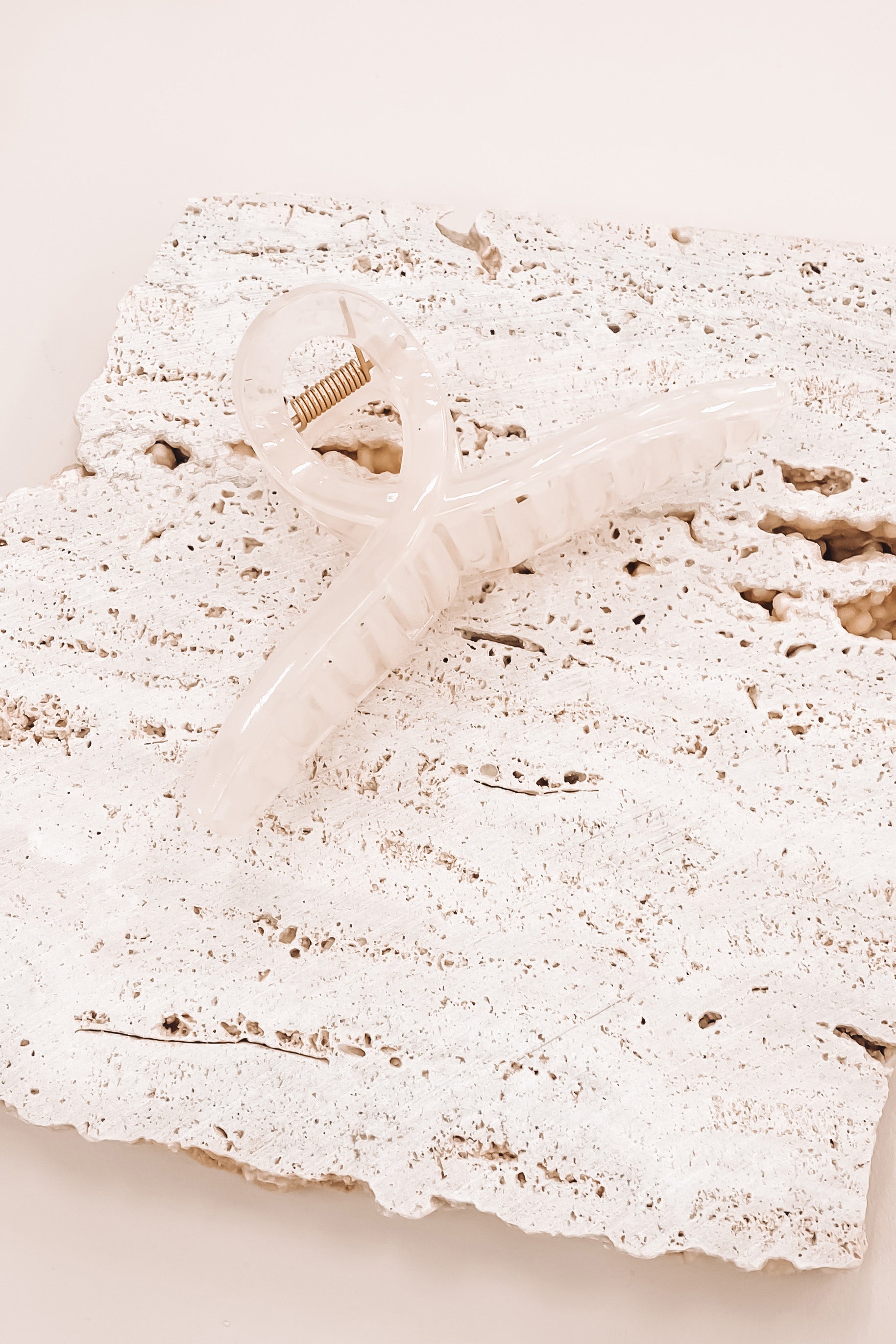 Bailey Claw Clip Cream