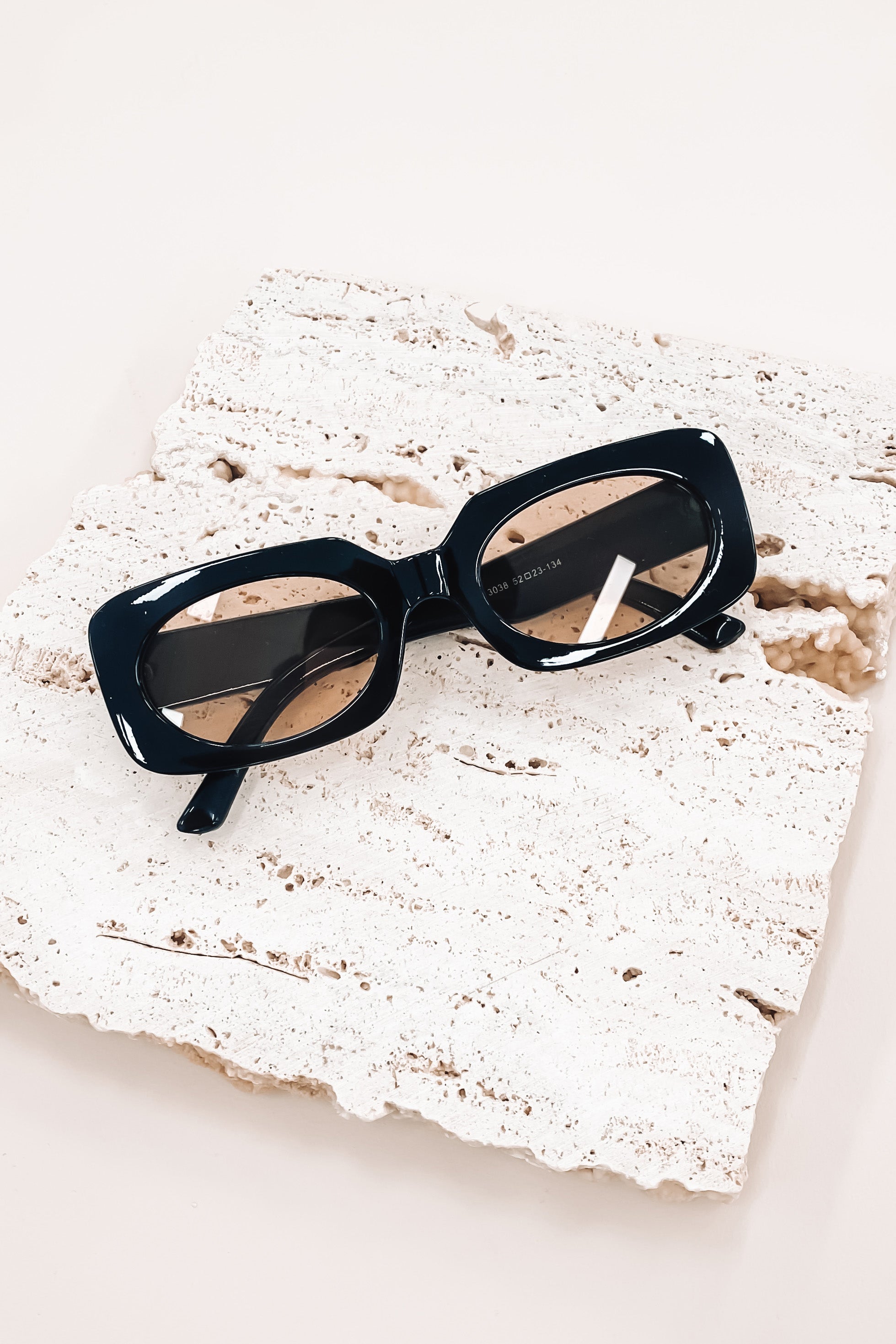Carey Sunglasses // Black