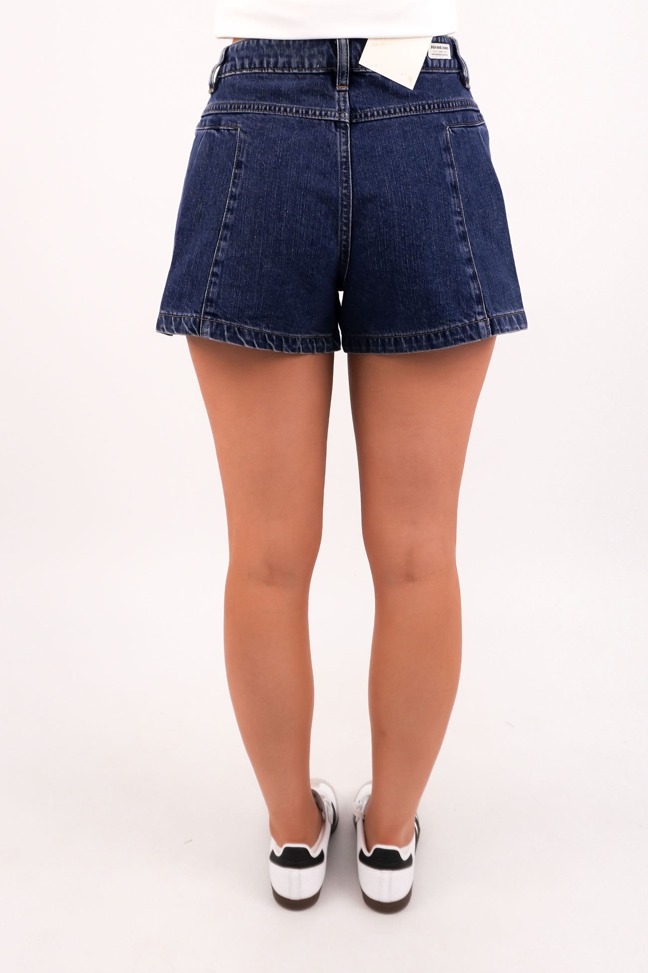 A 94 Pleated Short Bella