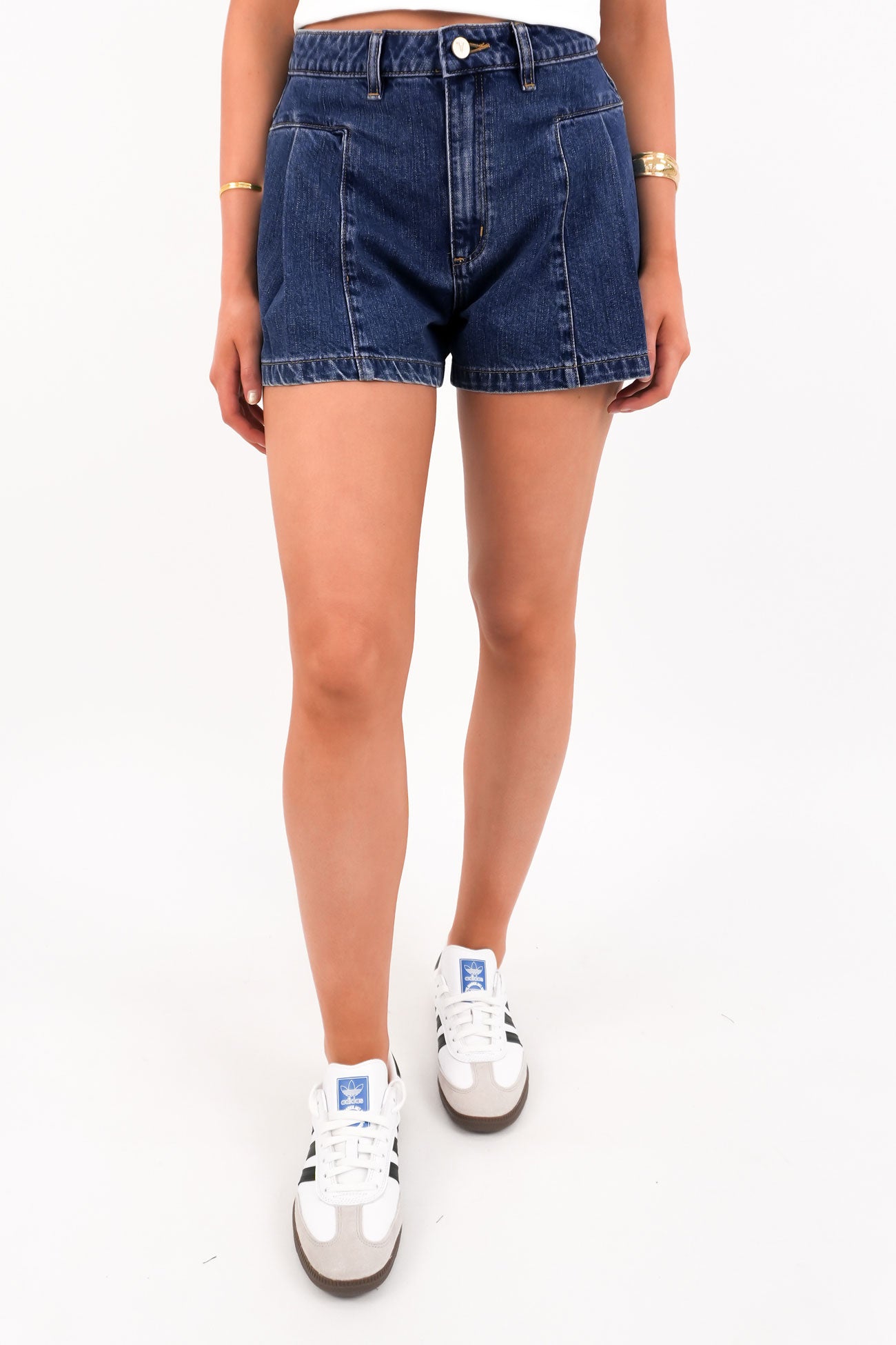 A 94 Pleated Short Bella