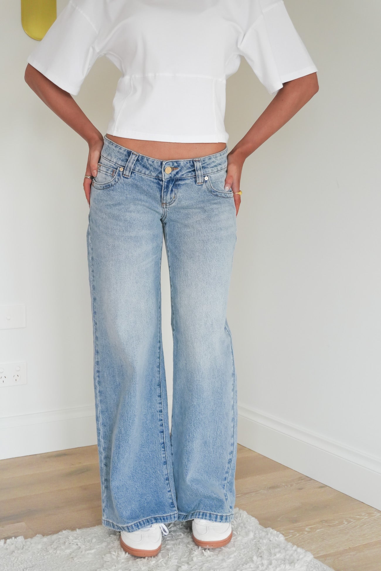 A 00 Super Low & Wide Jean Jody