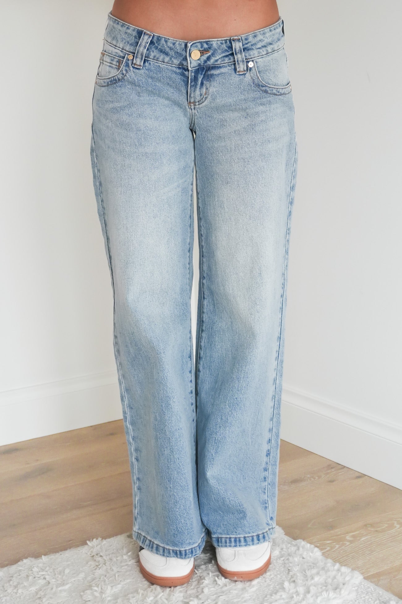 A 00 Super Low & Wide Jean Jody