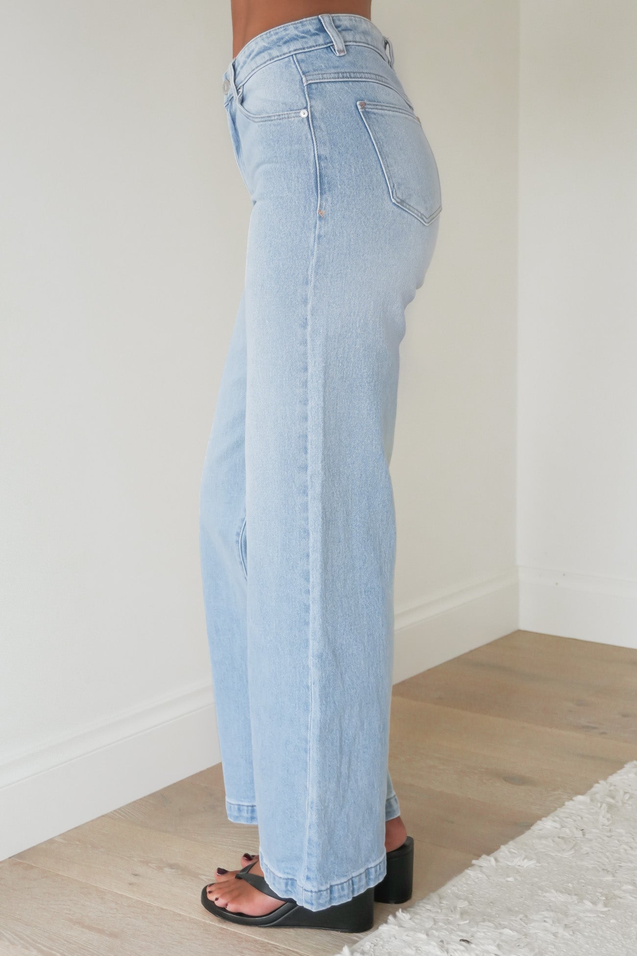 A 95 Mid & Wide Jean Lily