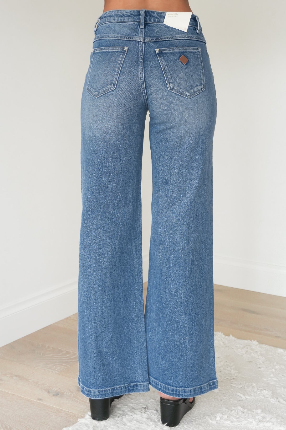 A 95 Mid & Wide Jean Maya