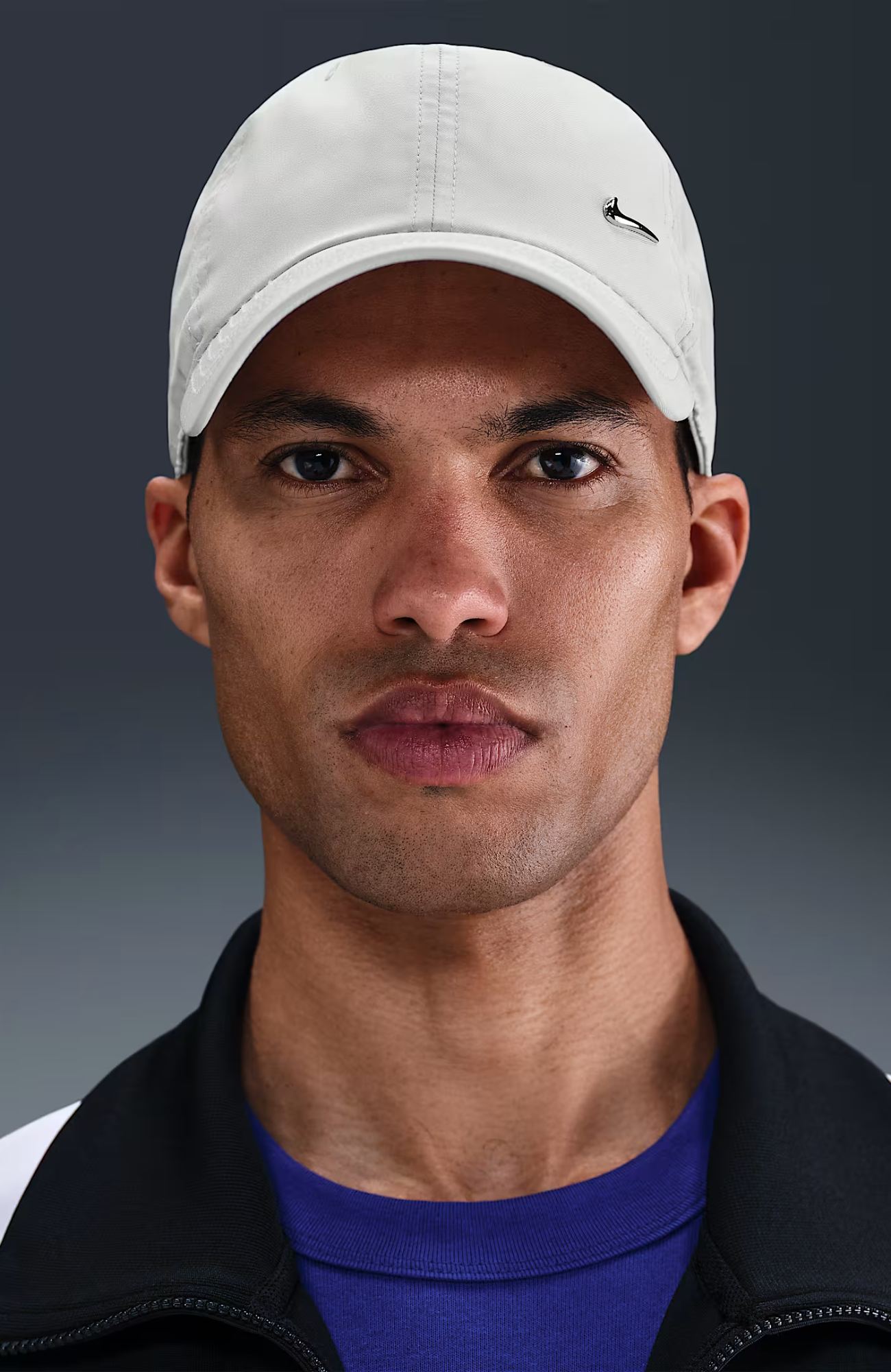 Nike Dri-FIT Club Unstructured Metal Swoosh Cap Light Bone