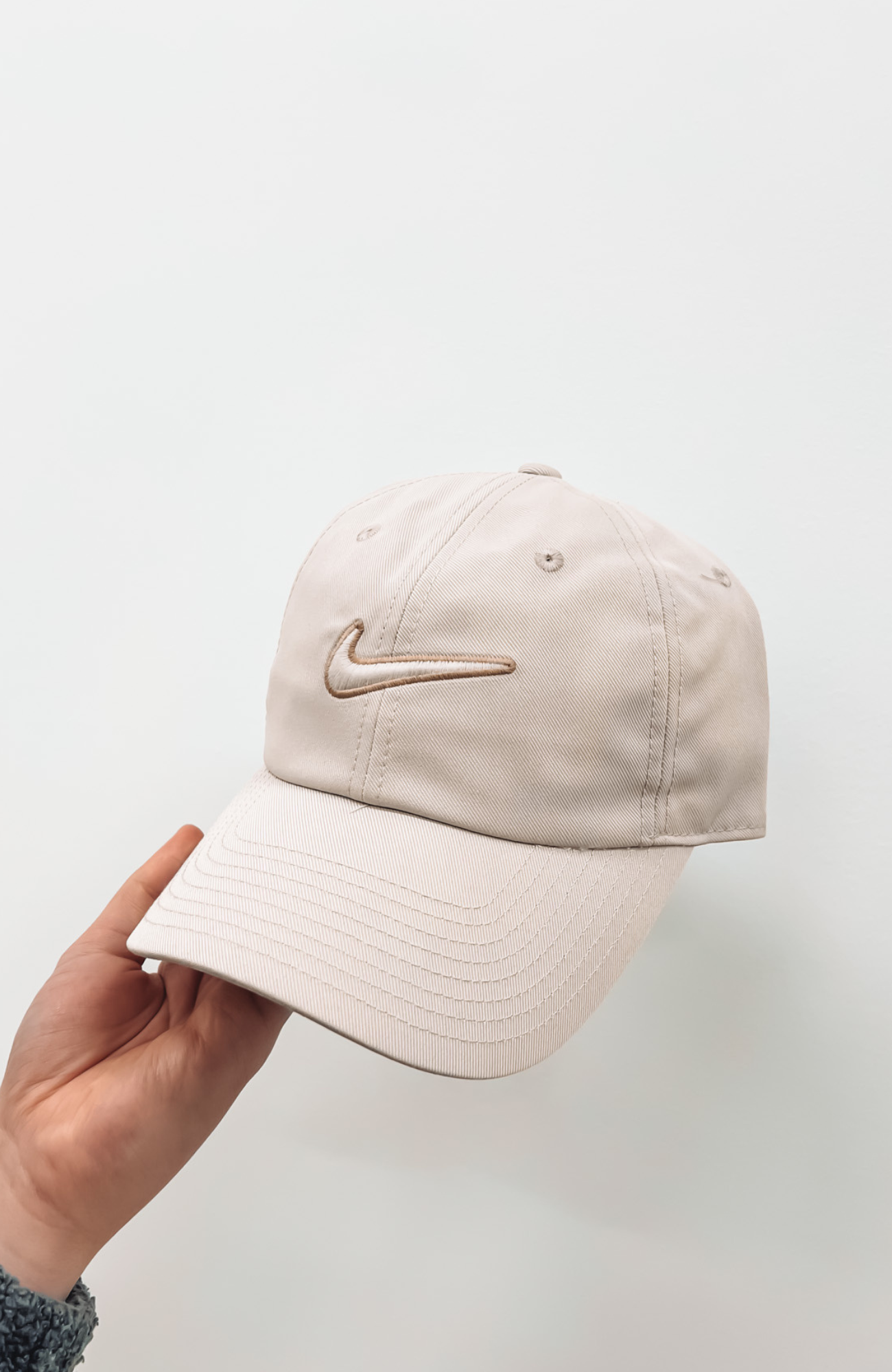 Nike Club Swoosh Cap Cream II Filbert