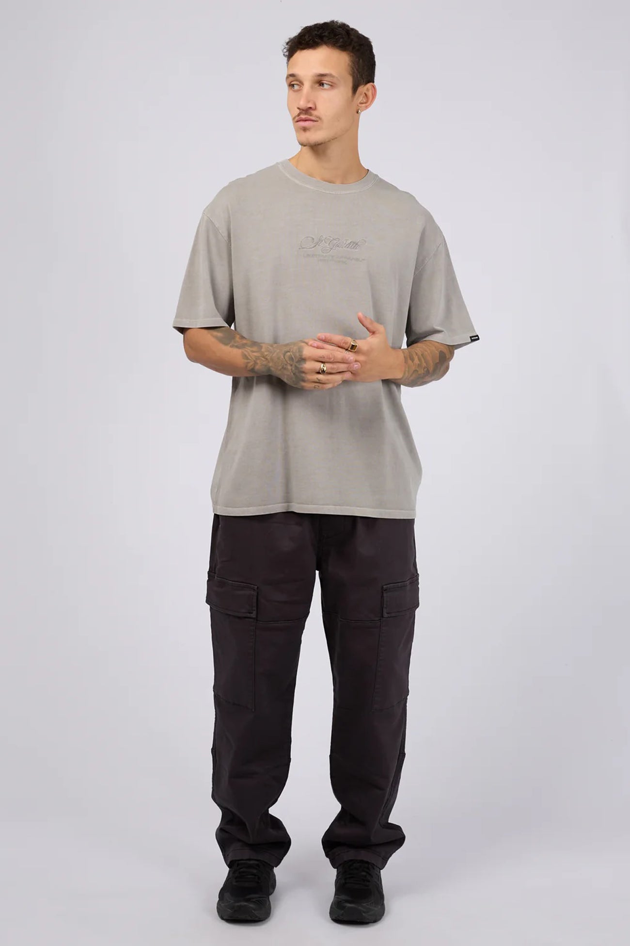 Arching Tee Coal f1
