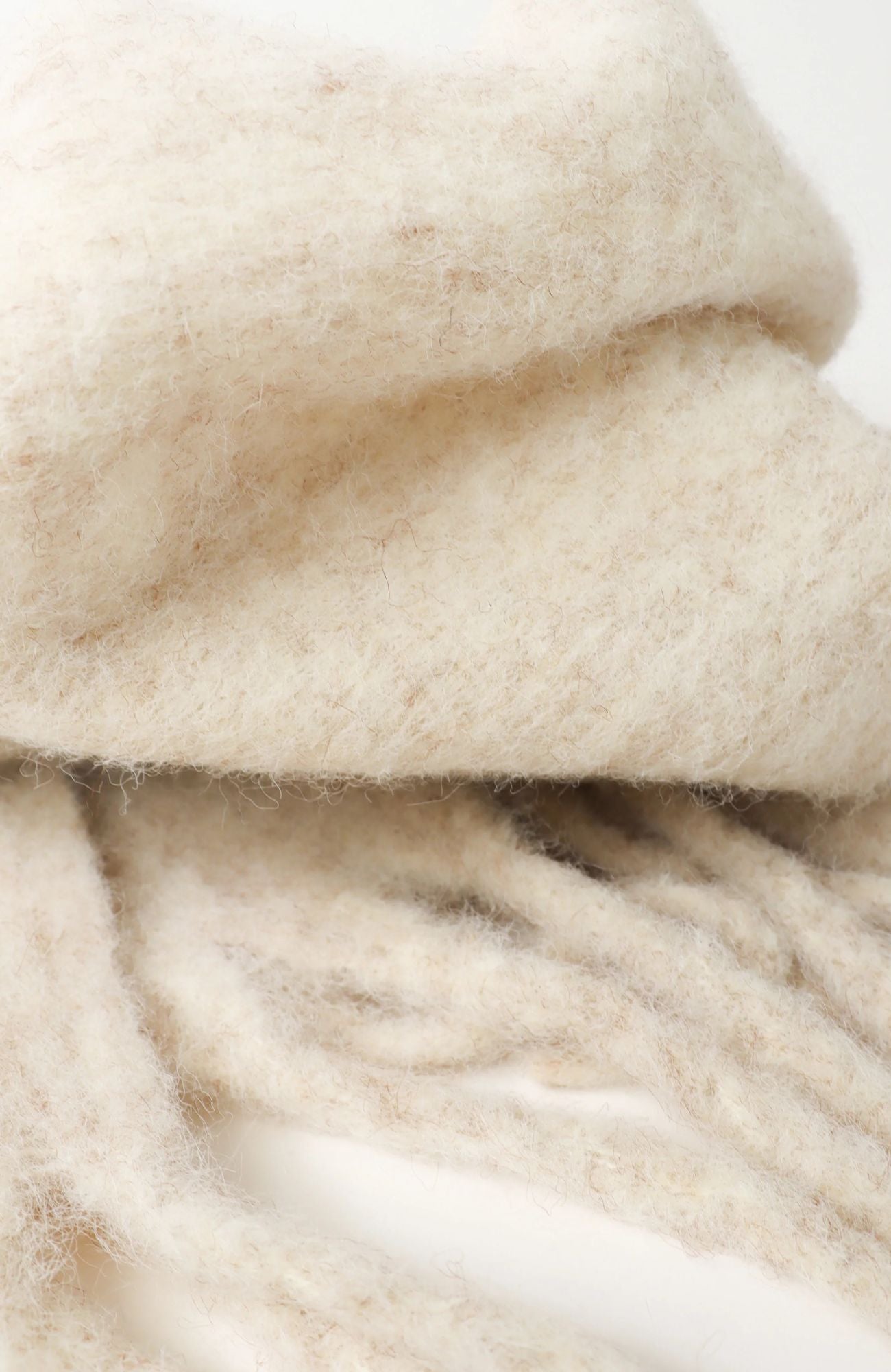 Betty Fluffy Scarf Oatmeal