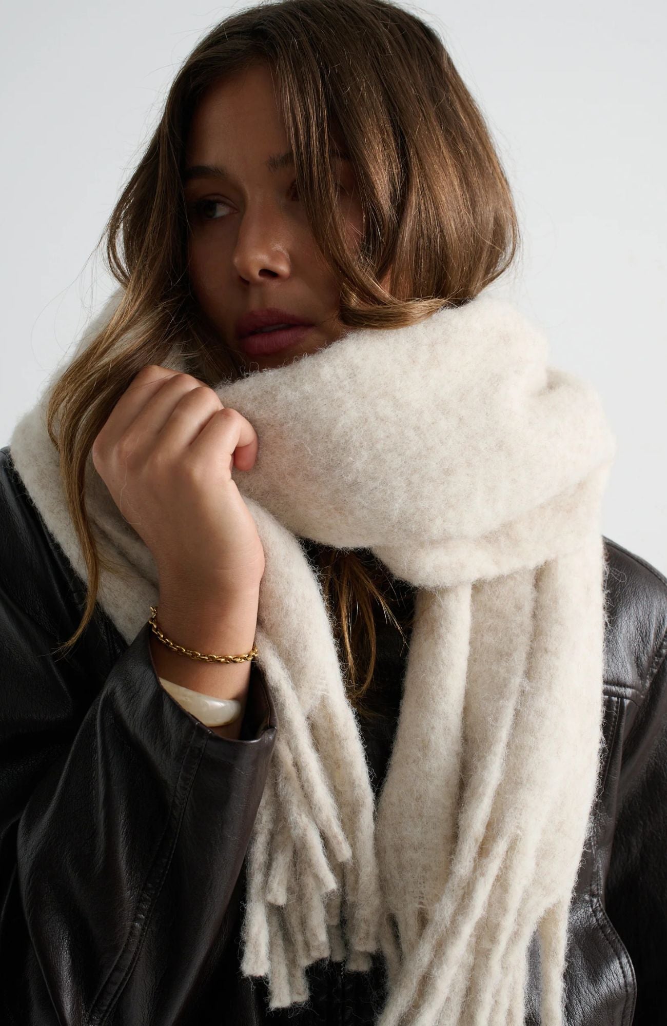 Betty Fluffy Scarf Oatmeal