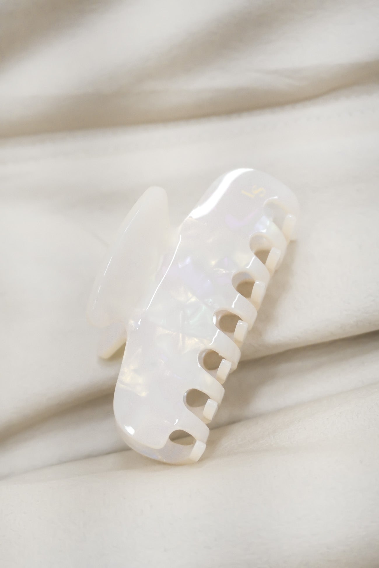 Cassidy Claw Clip Ivory