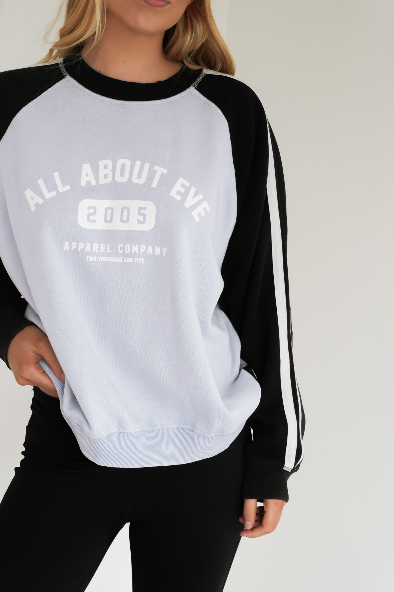 Contrast Club Raglan Crew Blue