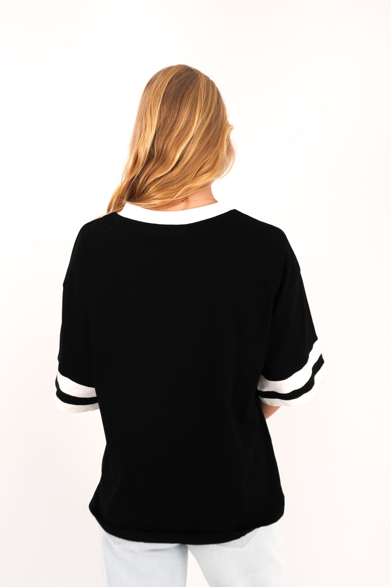 Della Tee Black White
